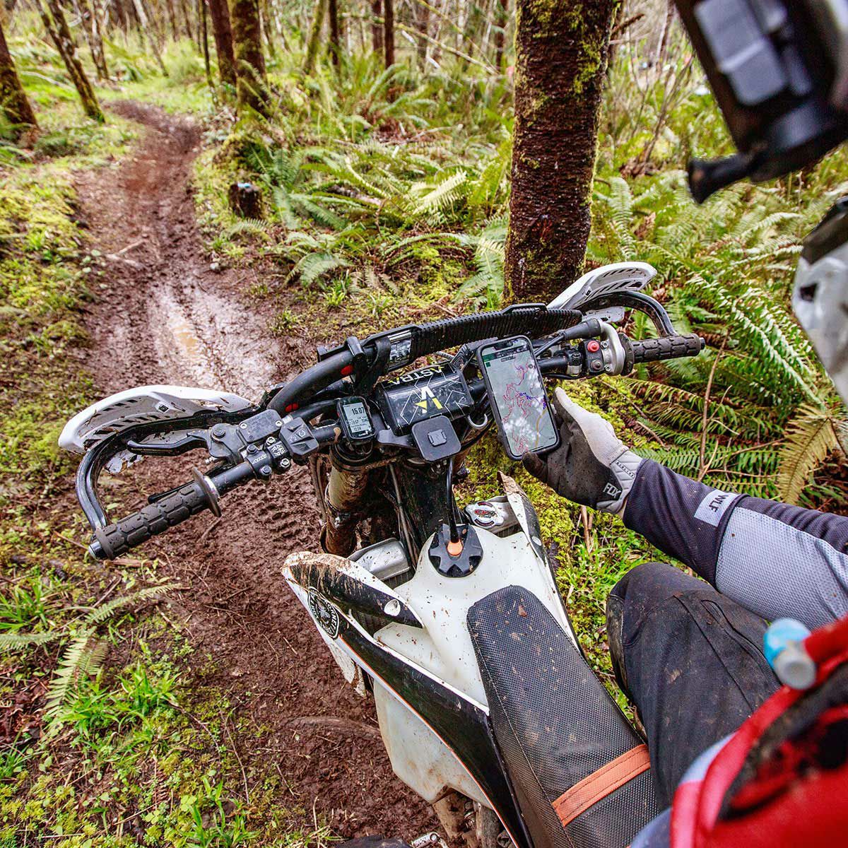 Peak Design｜モーターサイクル バー マウント V2｜その他雑貨｜ブラック｜使用イメージ