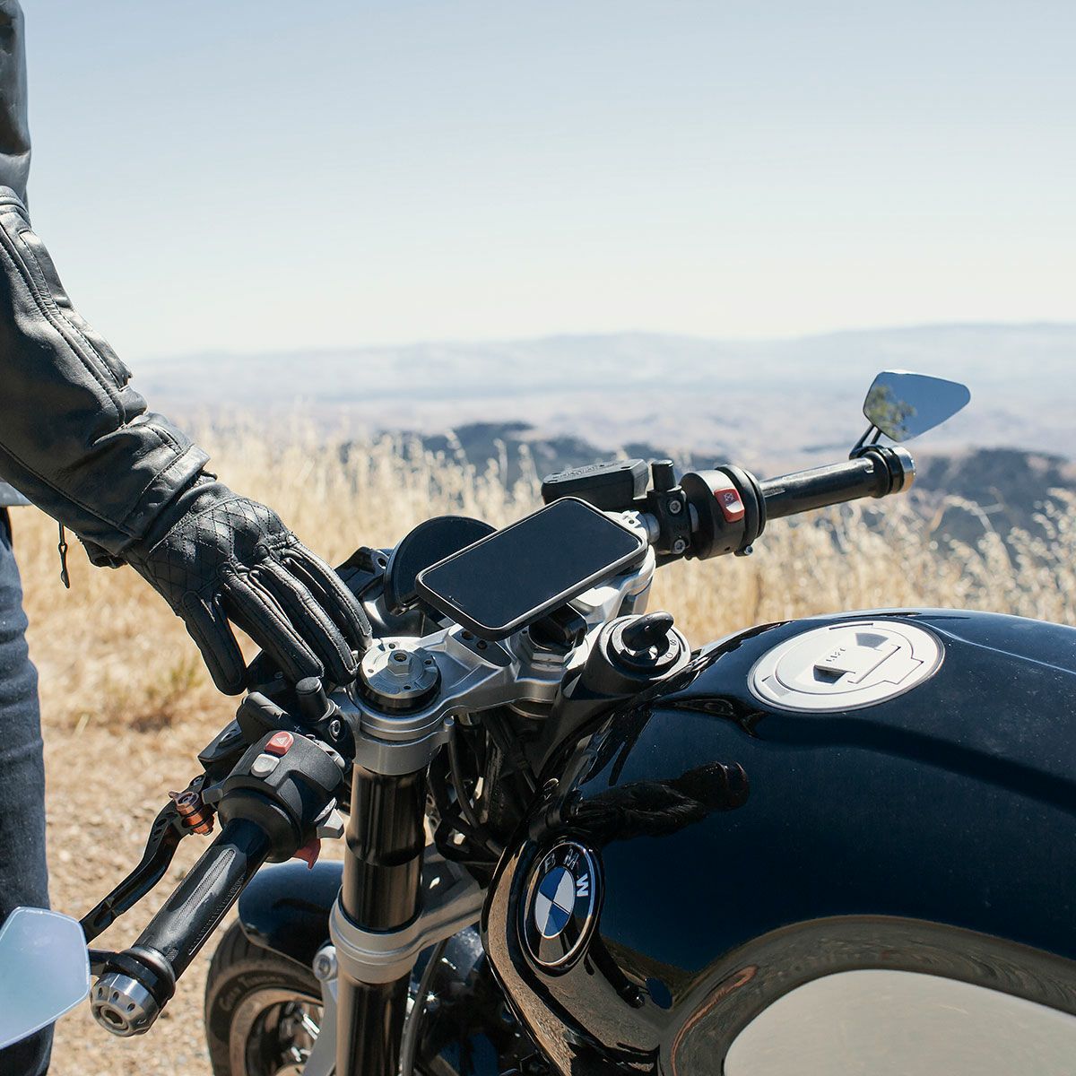 Peak Design｜ワイヤレス チャージング モーターサイクル ステム マウント｜その他雑貨｜ブラック｜使用イメージ