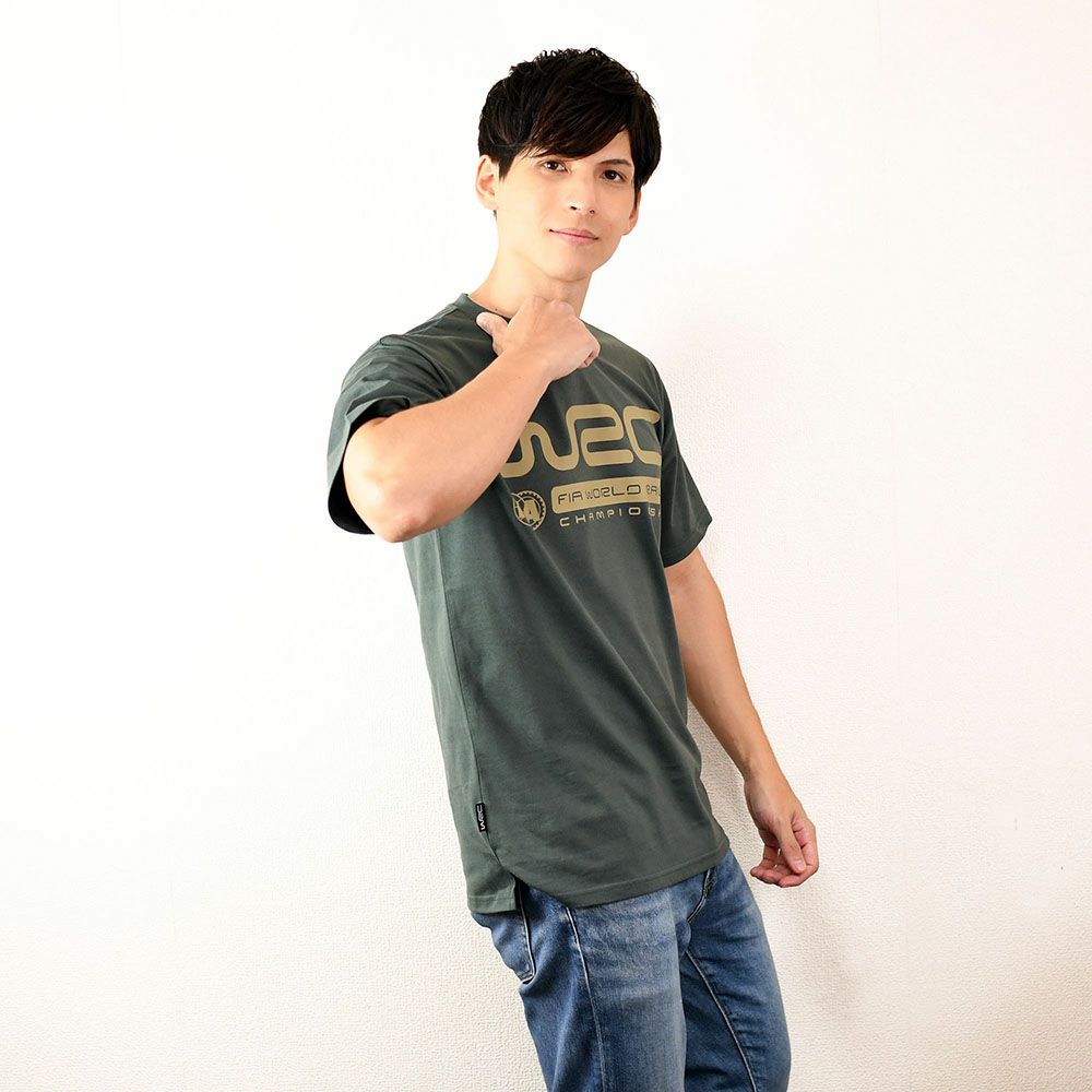 WRC｜WRCTシャツ クラシック｜オリーブ｜モデル着用