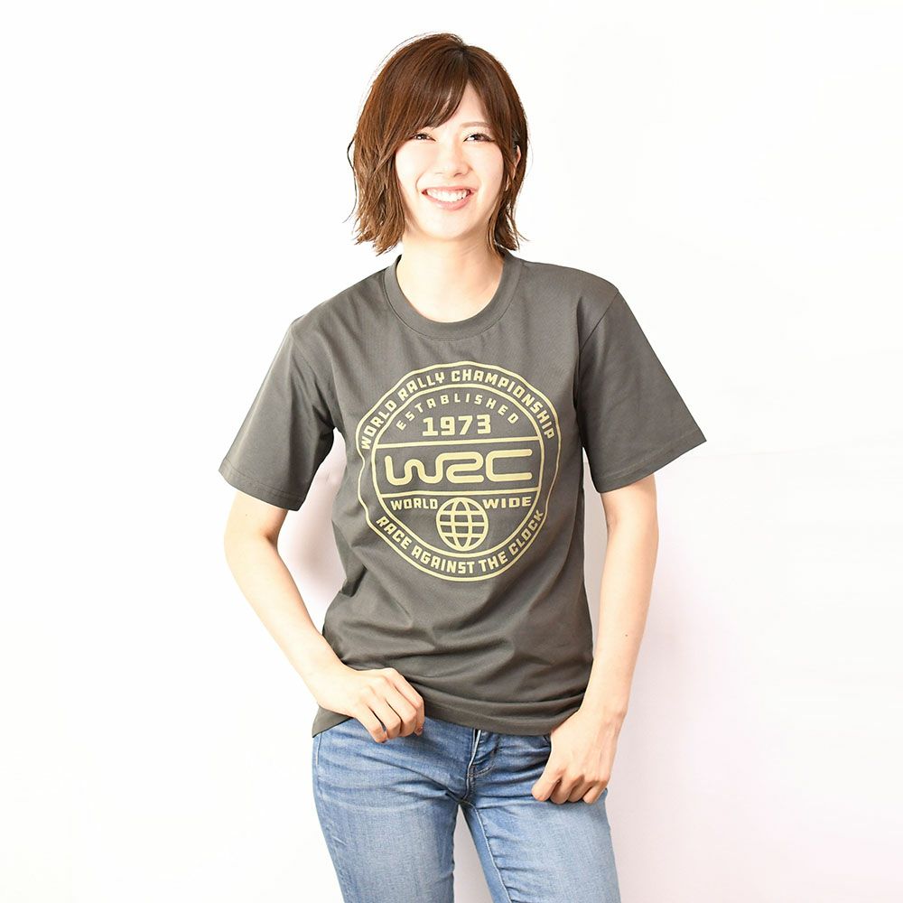WRC｜WRCTシャツ サークル｜カーキ｜モデル着用