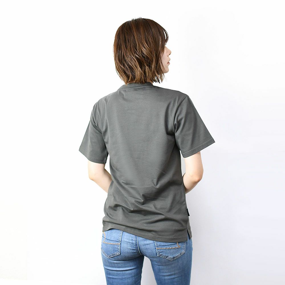 WRC｜WRCTシャツ サークル｜カーキ｜モデル着用