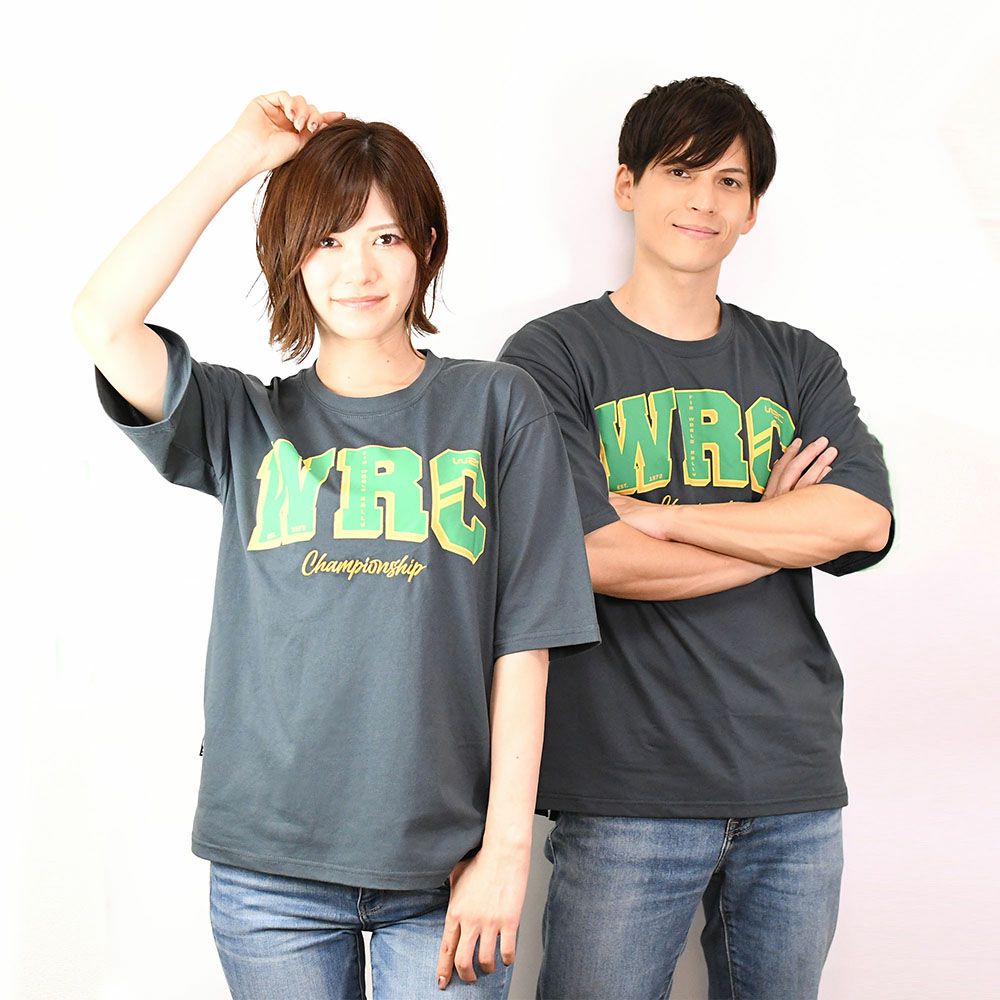 WRC｜WRCTシャツ カレッジ｜ネイビー｜モデル着用