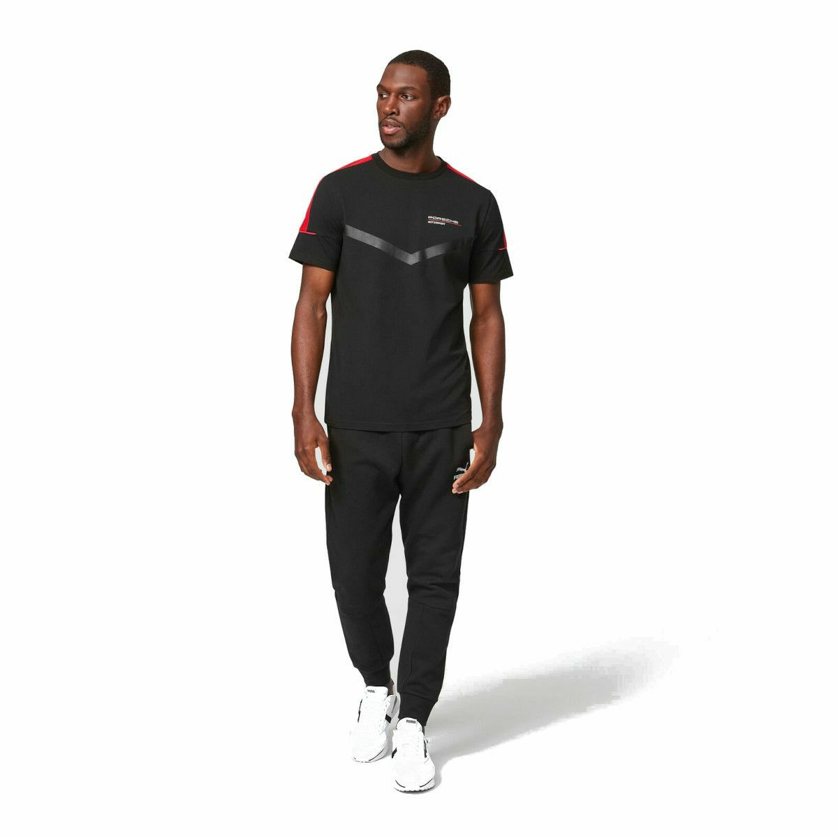 PORSCHE｜ポルシェ モータースポーツ FW スモール ロゴ Tシャツ｜ブラック×レッド｜モデル着用