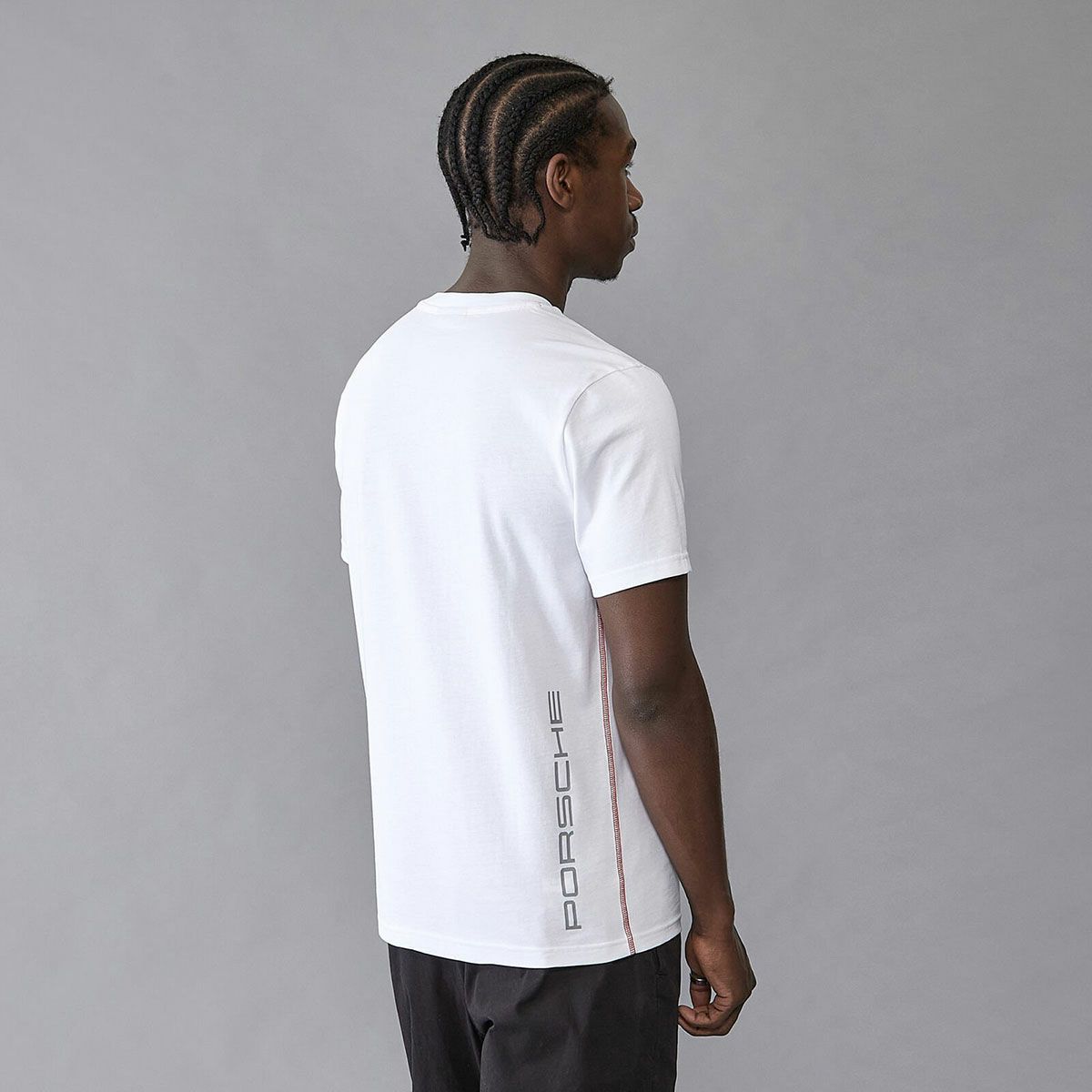 PORSCHE｜ポルシェ モータースポーツ FW ロゴ Tシャツ｜ホワイト｜モデル着用