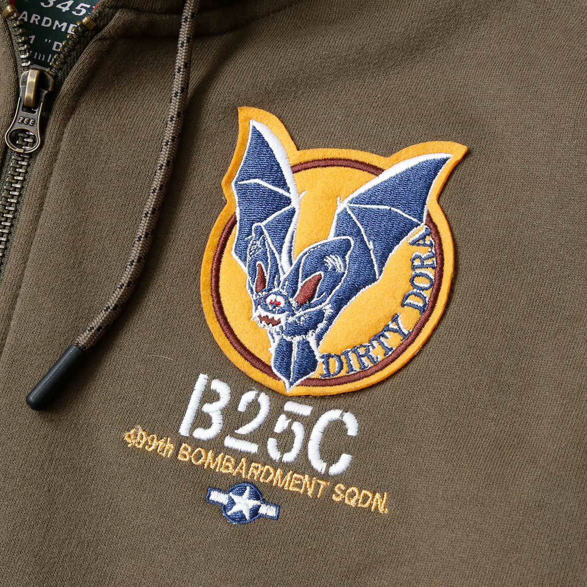 BARNSTORMER｜B-25C-1 ”Dirty Dora” serial n°41-112971 フーディー｜カーキ