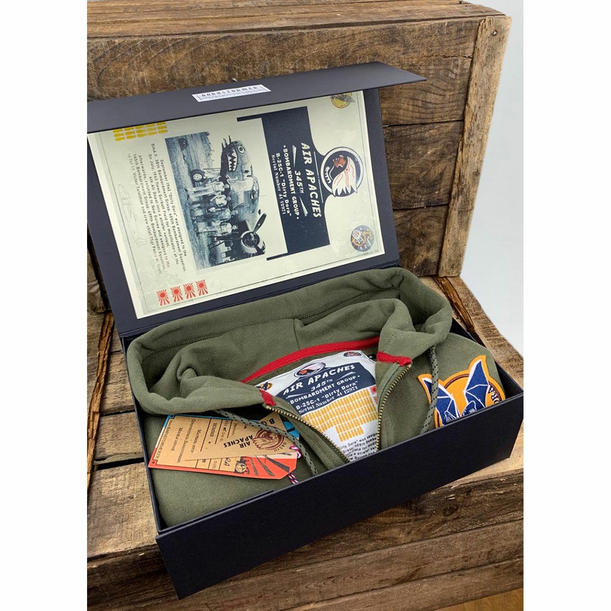 BARNSTORMER｜B-25C-1 ”Dirty Dora” serial n°41-112971 フーディー｜カーキ