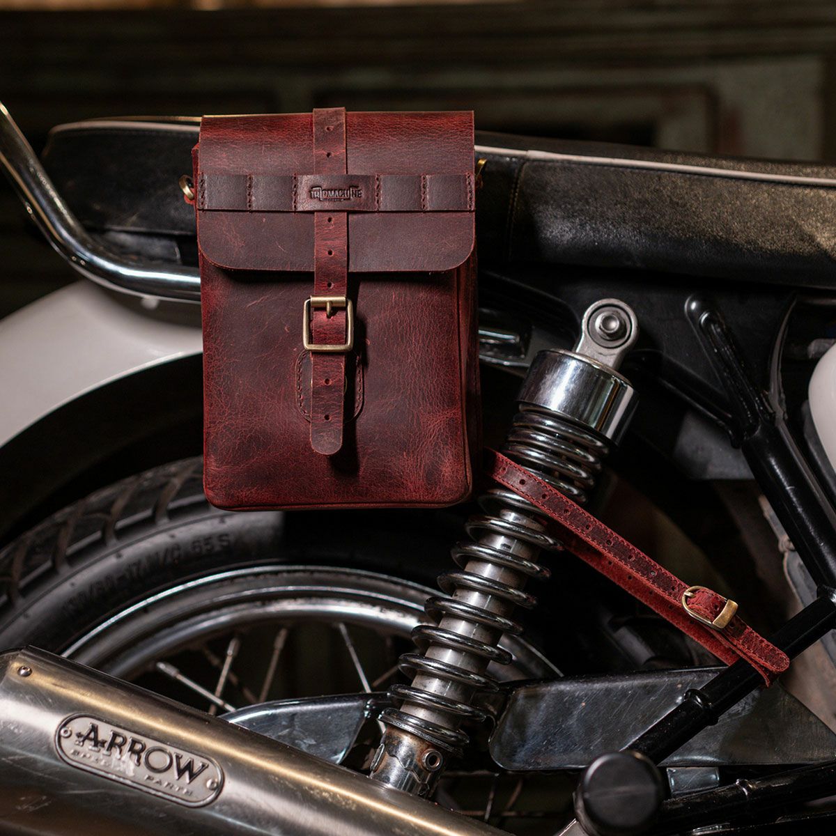 Trip Machine｜モト スリング バッグ｜サイドバッグ｜チェリーレッド｜使用イメージ