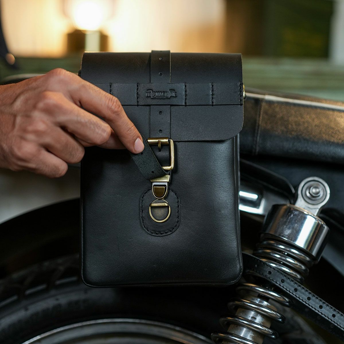 Trip Machine｜モト スリング バッグ｜サイドバッグ｜ブラック｜使用イメージ