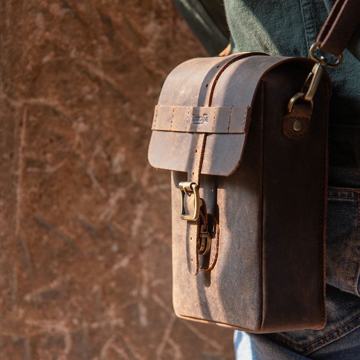 Trip Machine｜モト スリング バッグ｜サイドバッグ｜モカ｜使用イメージ