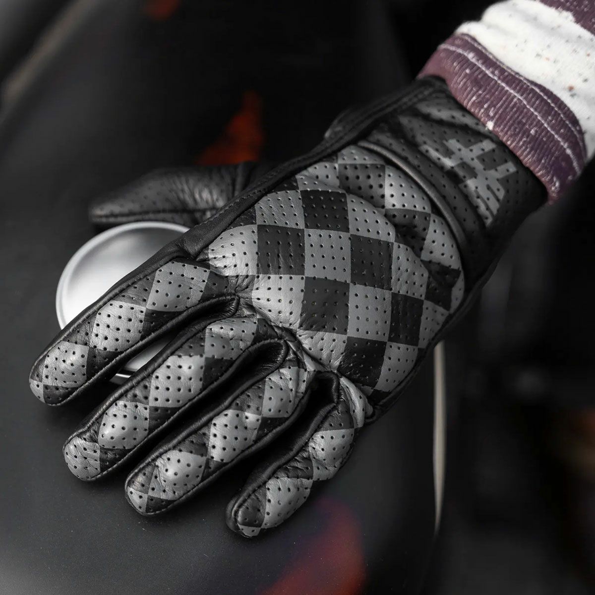 HolyFreedom｜ブリット グローブ｜3シーズン｜ブルー｜モデル着用