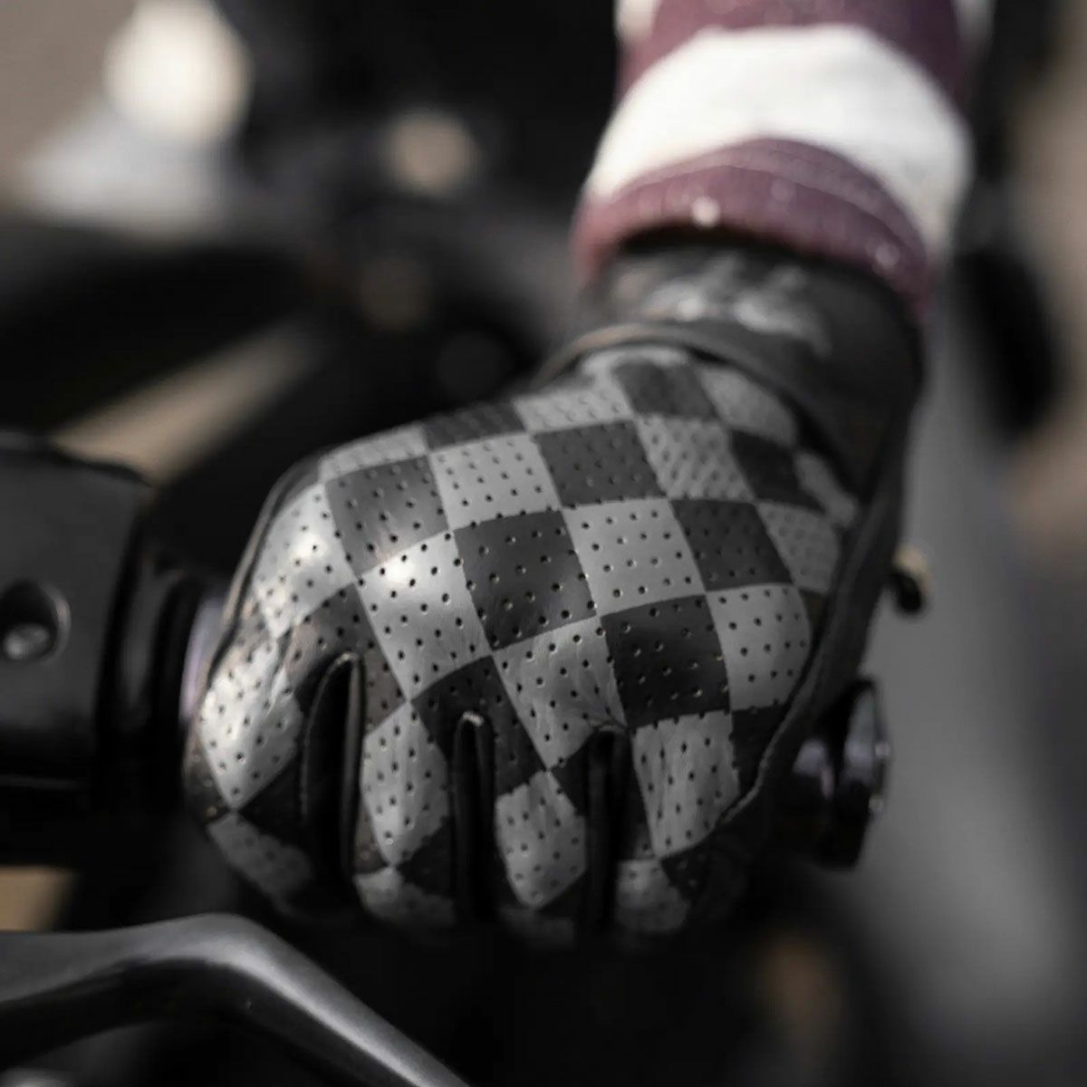 HolyFreedom｜ブリット グローブ｜3シーズン｜ブルー｜モデル着用