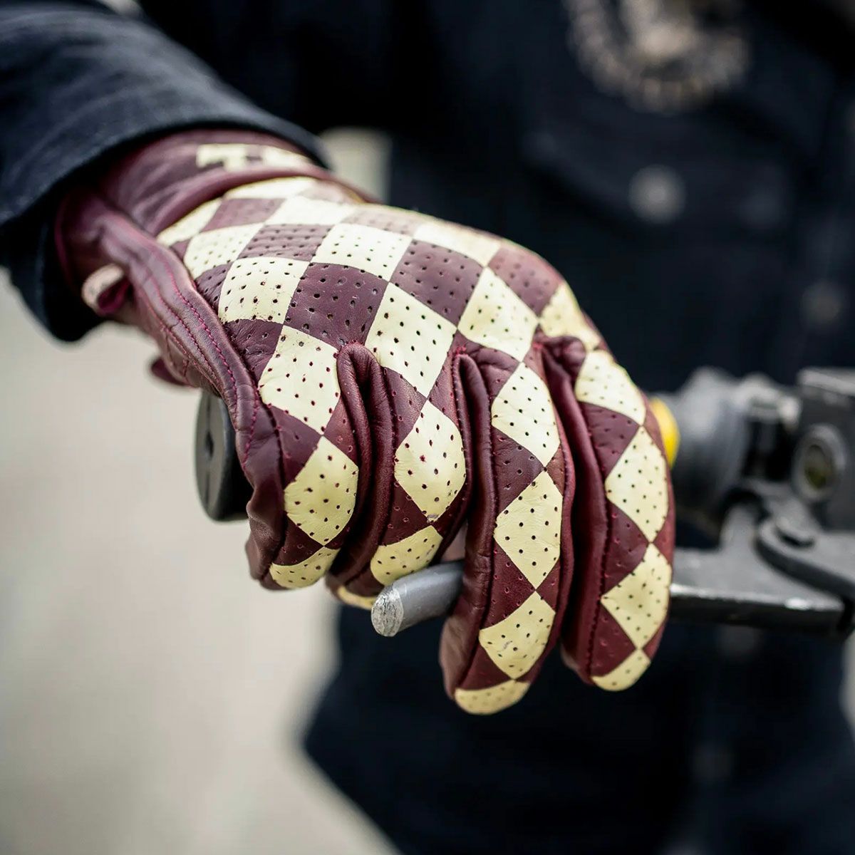 HolyFreedom｜ブリット グローブ｜3シーズン｜ボルドー｜モデル着用