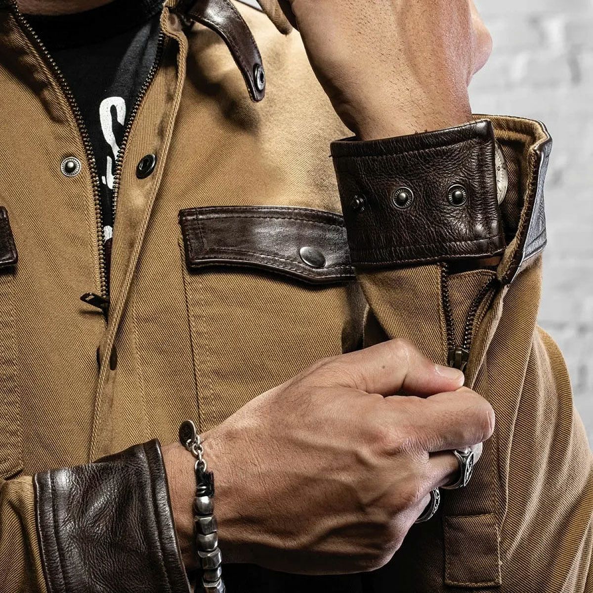 HolyFreedom｜コヨーテ ジャケット｜ファブリック｜コヨーテ×タン｜モデル着用