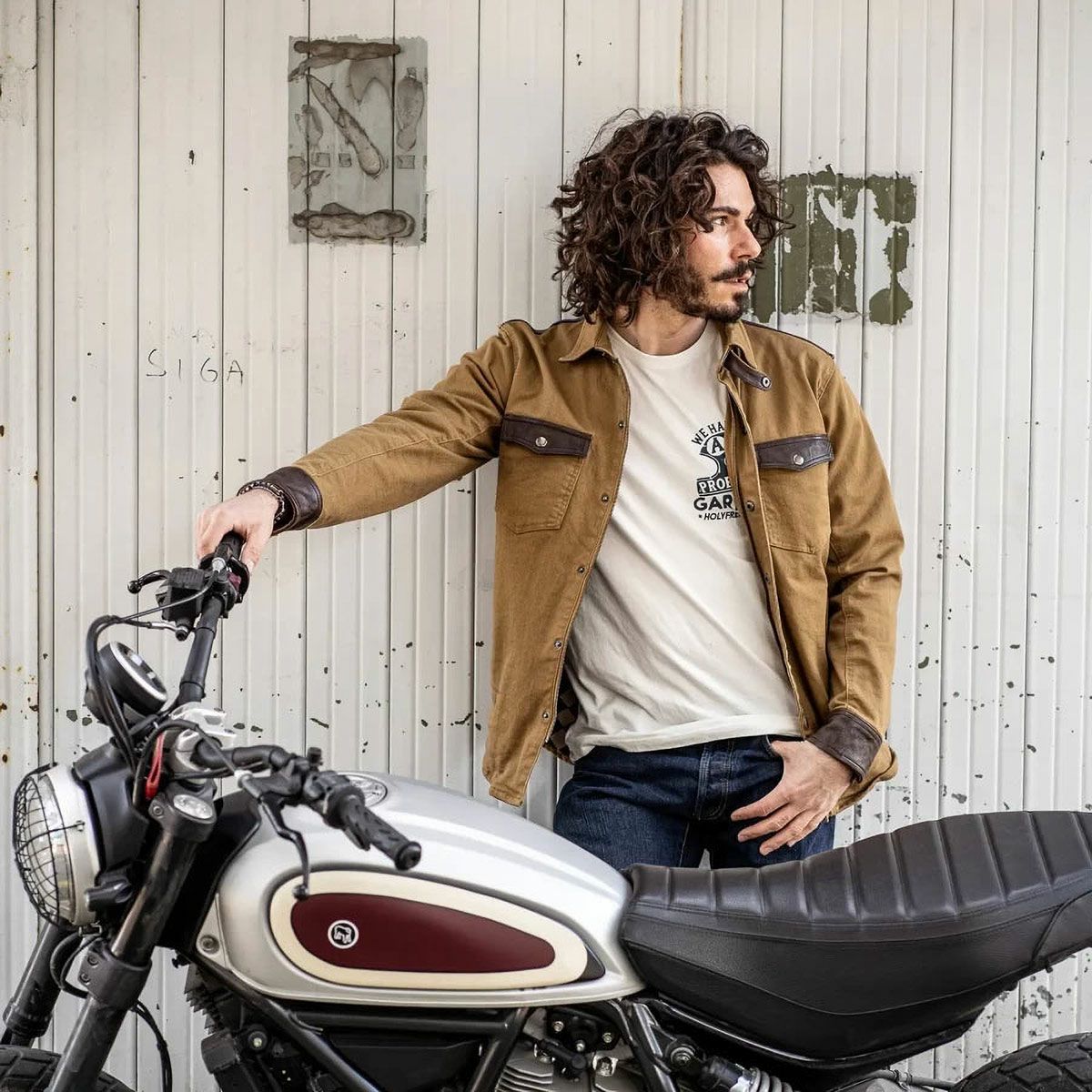 HolyFreedom｜コヨーテ ジャケット｜ファブリック｜コヨーテ×タン｜モデル着用