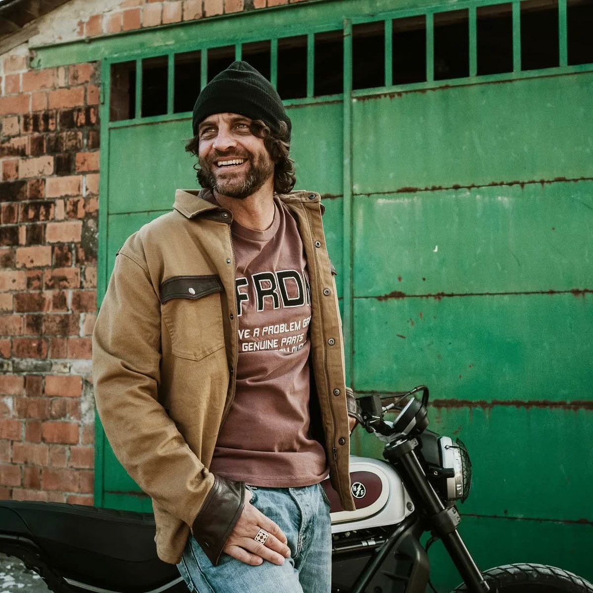 HolyFreedom｜コヨーテ ジャケット｜ファブリック｜コヨーテ×タン｜モデル着用