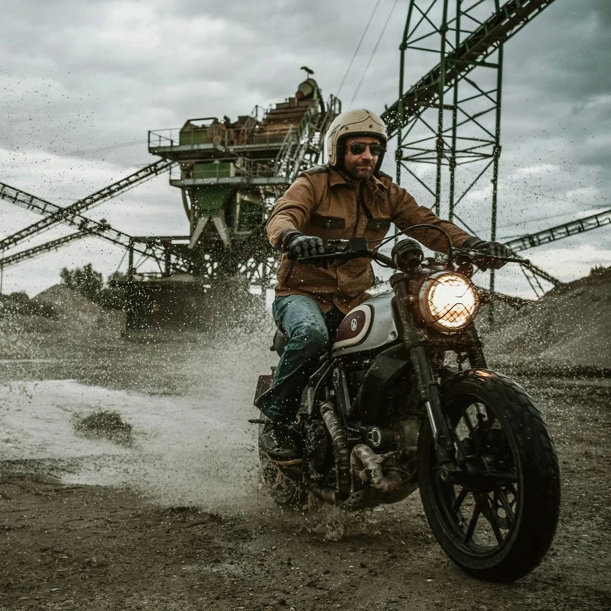 HolyFreedom｜コヨーテ ジャケット｜ファブリック｜コヨーテ×タン｜モデル着用