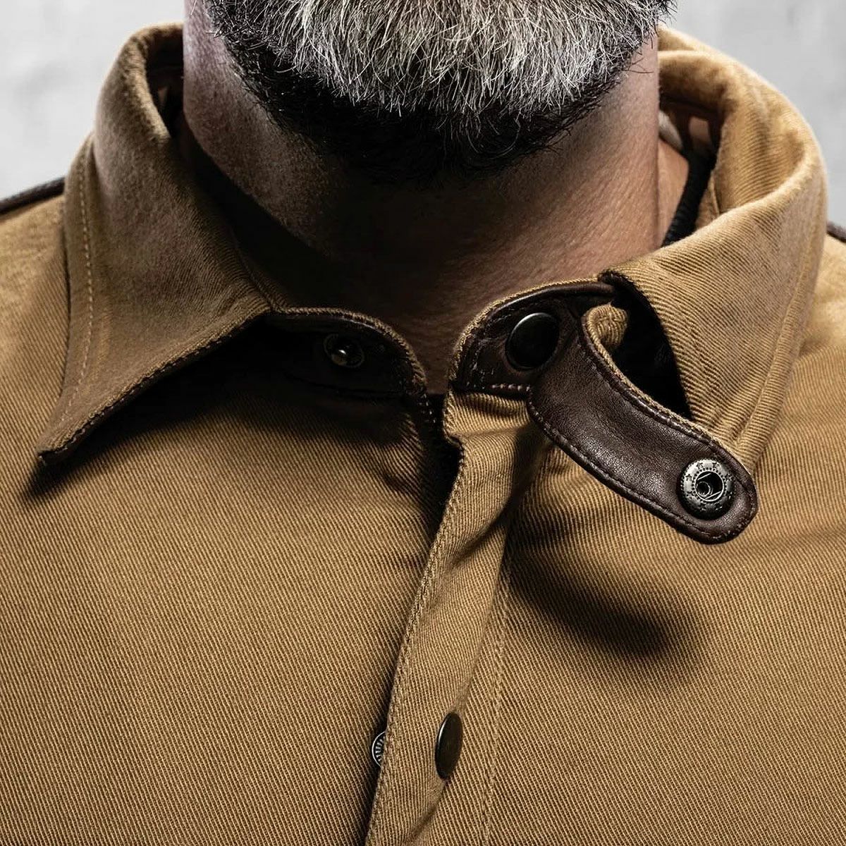 HolyFreedom｜コヨーテ ジャケット｜ファブリック｜コヨーテ×タン｜モデル着用