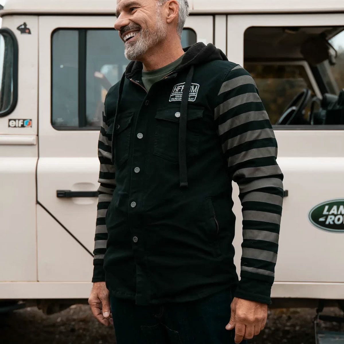 HolyFreedom｜フォルサム フーデッド シャツジャケット｜ファブリック｜ブラック｜モデル着用