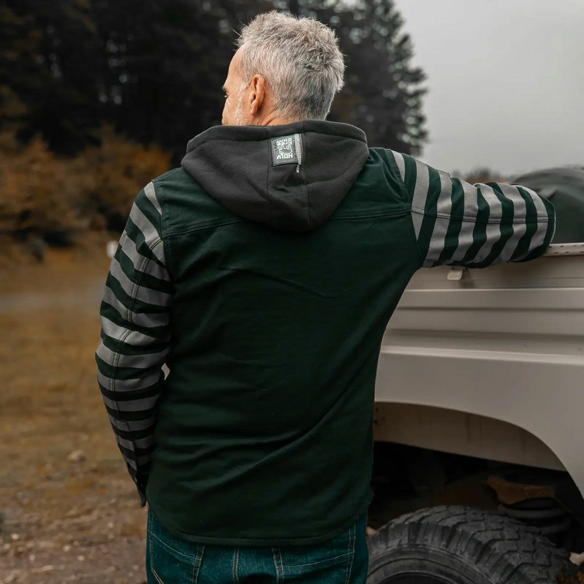 HolyFreedom｜フォルサム フーデッド シャツジャケット｜ファブリック｜ブラック｜モデル着用