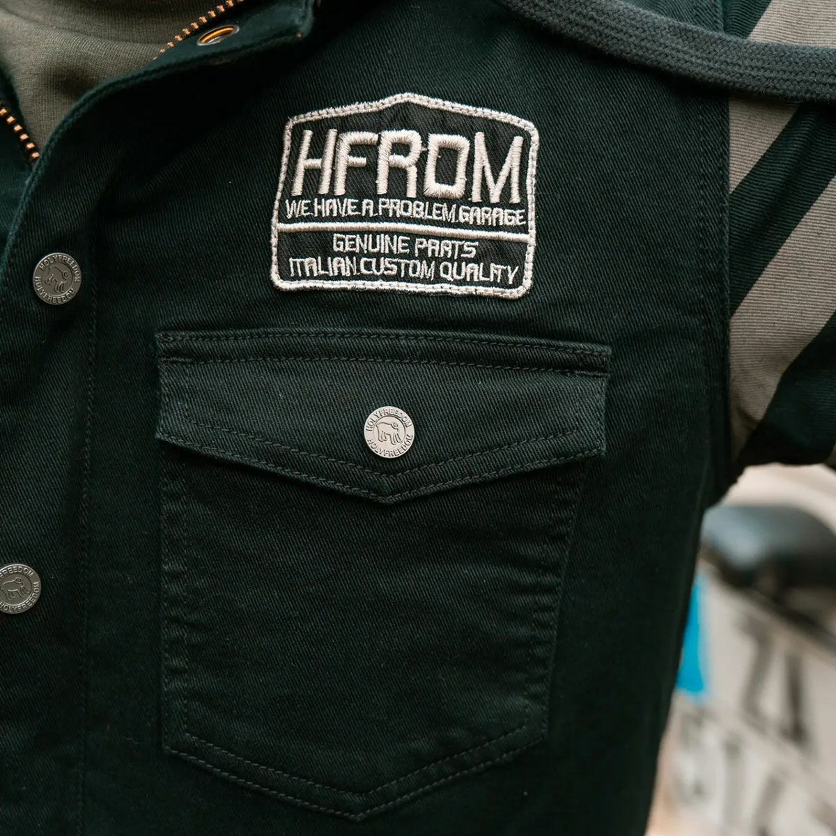 HolyFreedom｜フォルサム フーデッド シャツジャケット｜ファブリック｜ブラック｜モデル着用