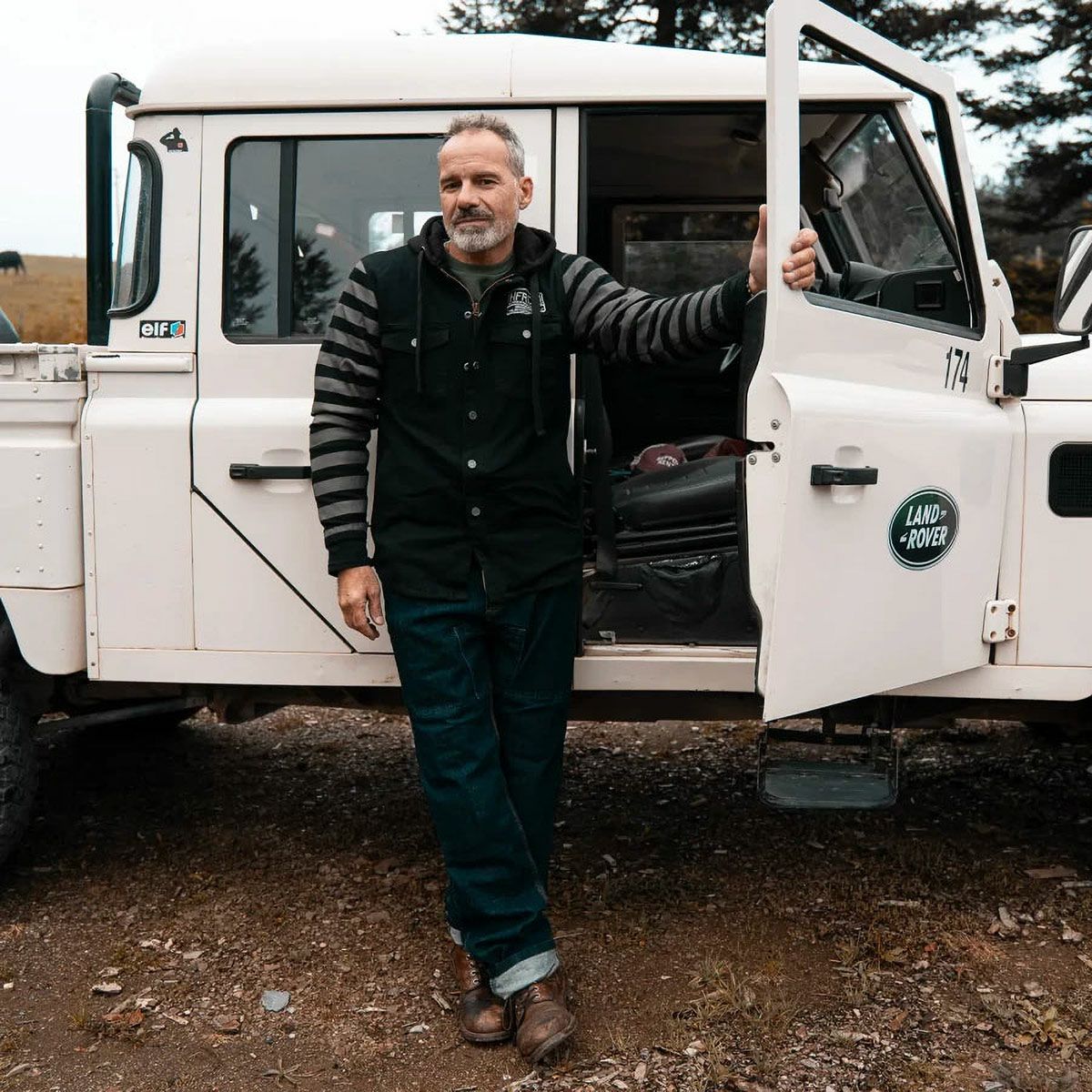 HolyFreedom｜フォルサム フーデッド シャツジャケット｜ファブリック｜ブラック｜モデル着用