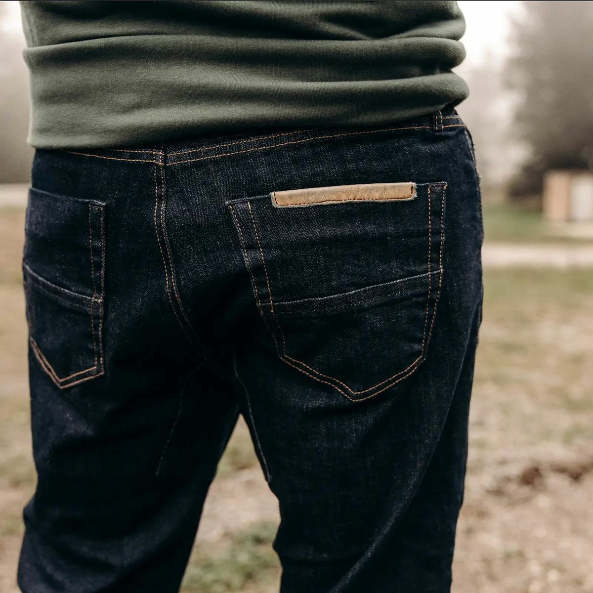 HolyFreedom｜リンスドジーンズ｜デニム｜インディゴ｜モデル着用