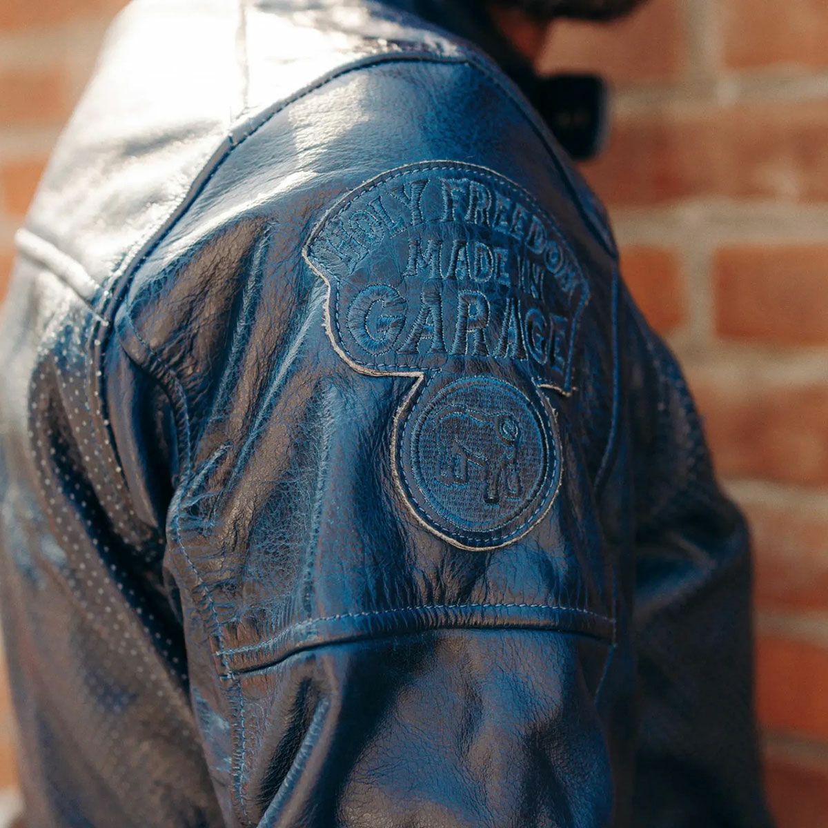 HolyFreedom｜ゼロ サマー ジャケット｜レザー｜ブルー｜モデル着用