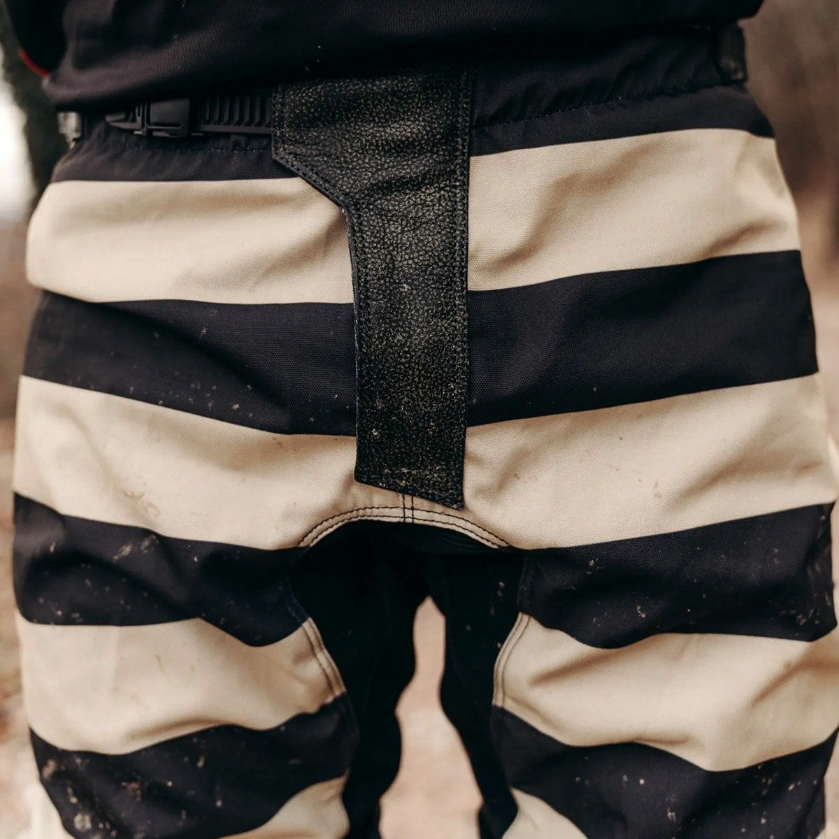 HolyFreedom｜マッド ブラック トラウザー｜その他パンツ｜ブラック｜モデル着用