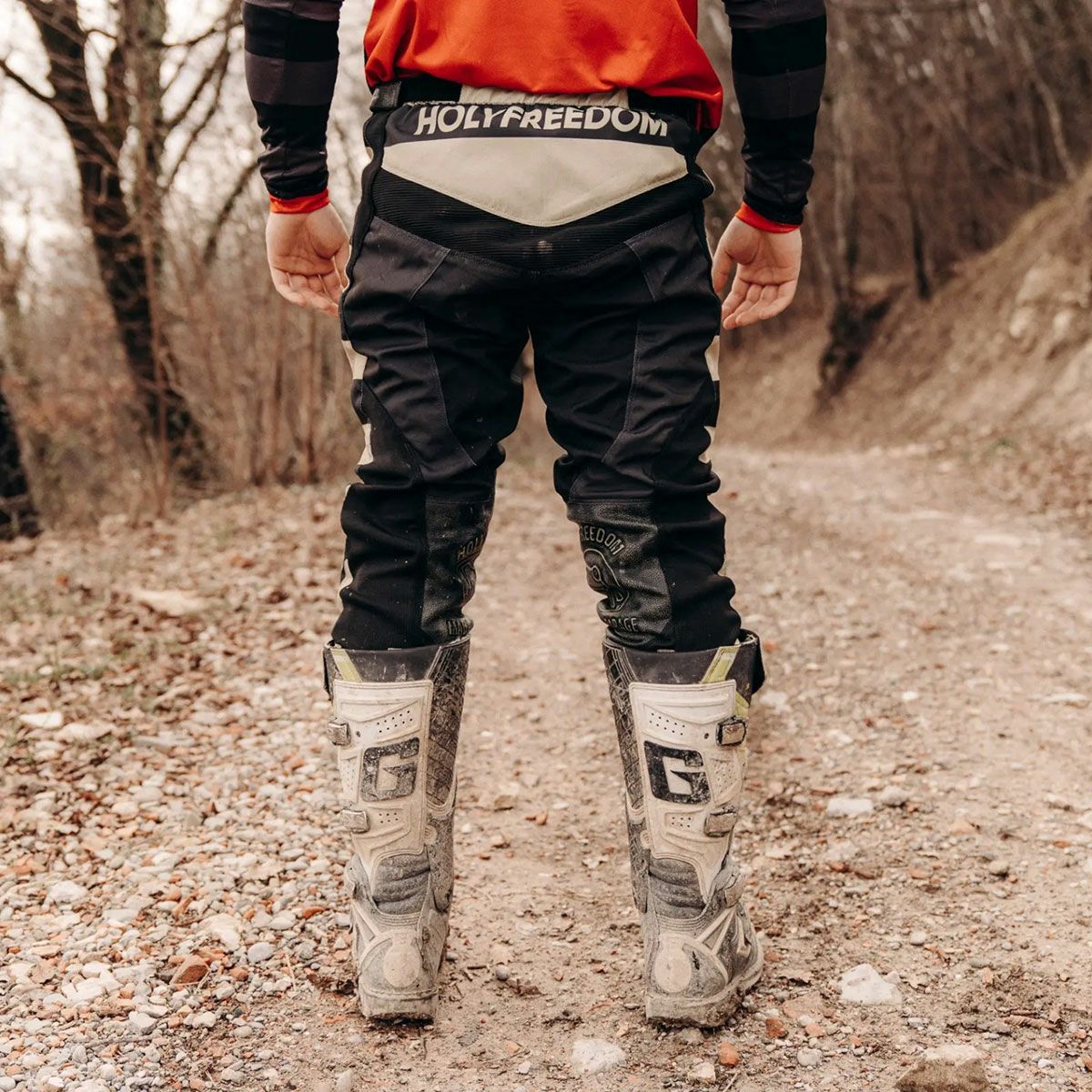 HolyFreedom｜マッド ブラック トラウザー｜その他パンツ｜ブラック｜モデル着用