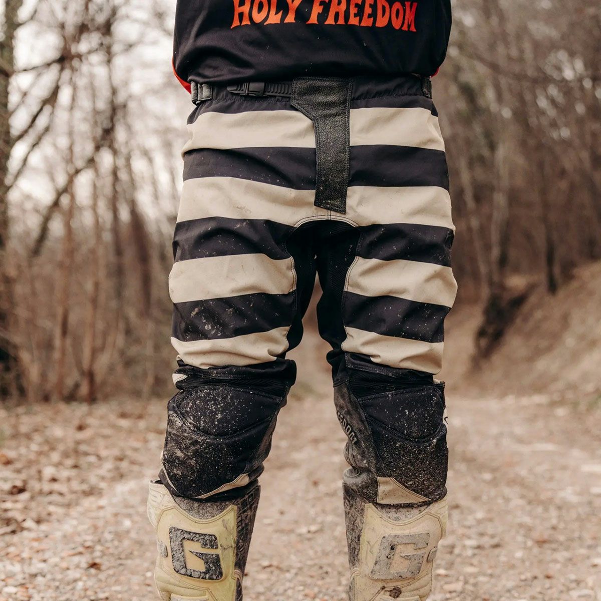 HolyFreedom｜マッド ブラック トラウザー｜その他パンツ｜ブラック｜モデル着用