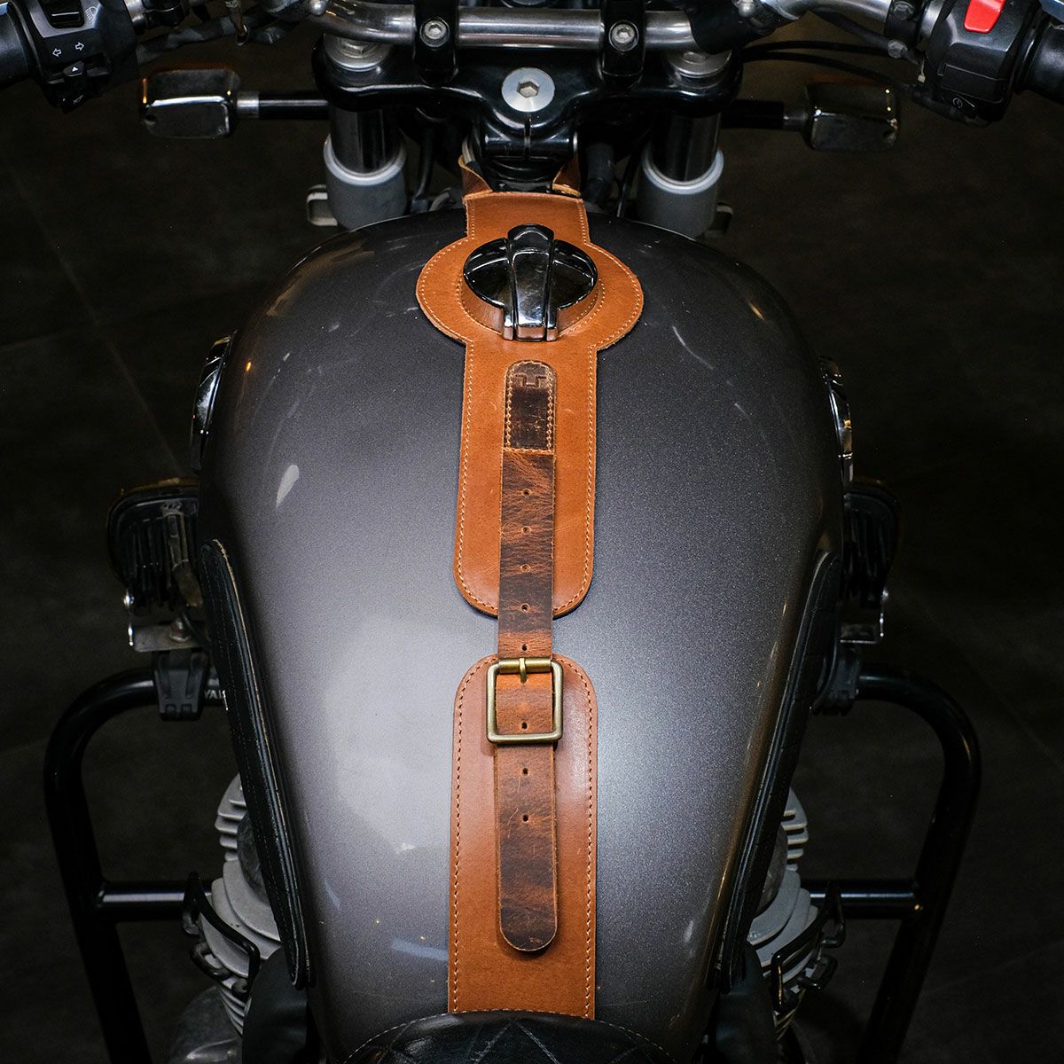 Trip Machine｜MOTO エクスクルーシブ タンクストラップ for INT650 / GT650｜その他雑貨｜ヴィンテージタン｜使用イメージ