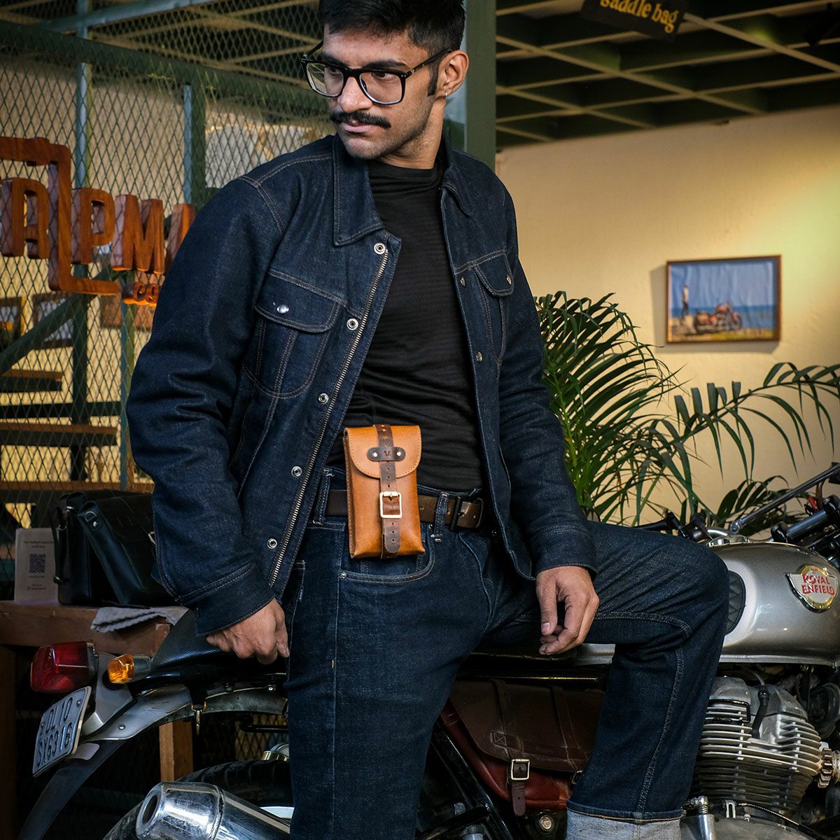 Trip Machine｜MOTO エクスクルーシブ ユーティリティポーチ｜その他バッグ｜ヴィンテージタン｜使用イメージ