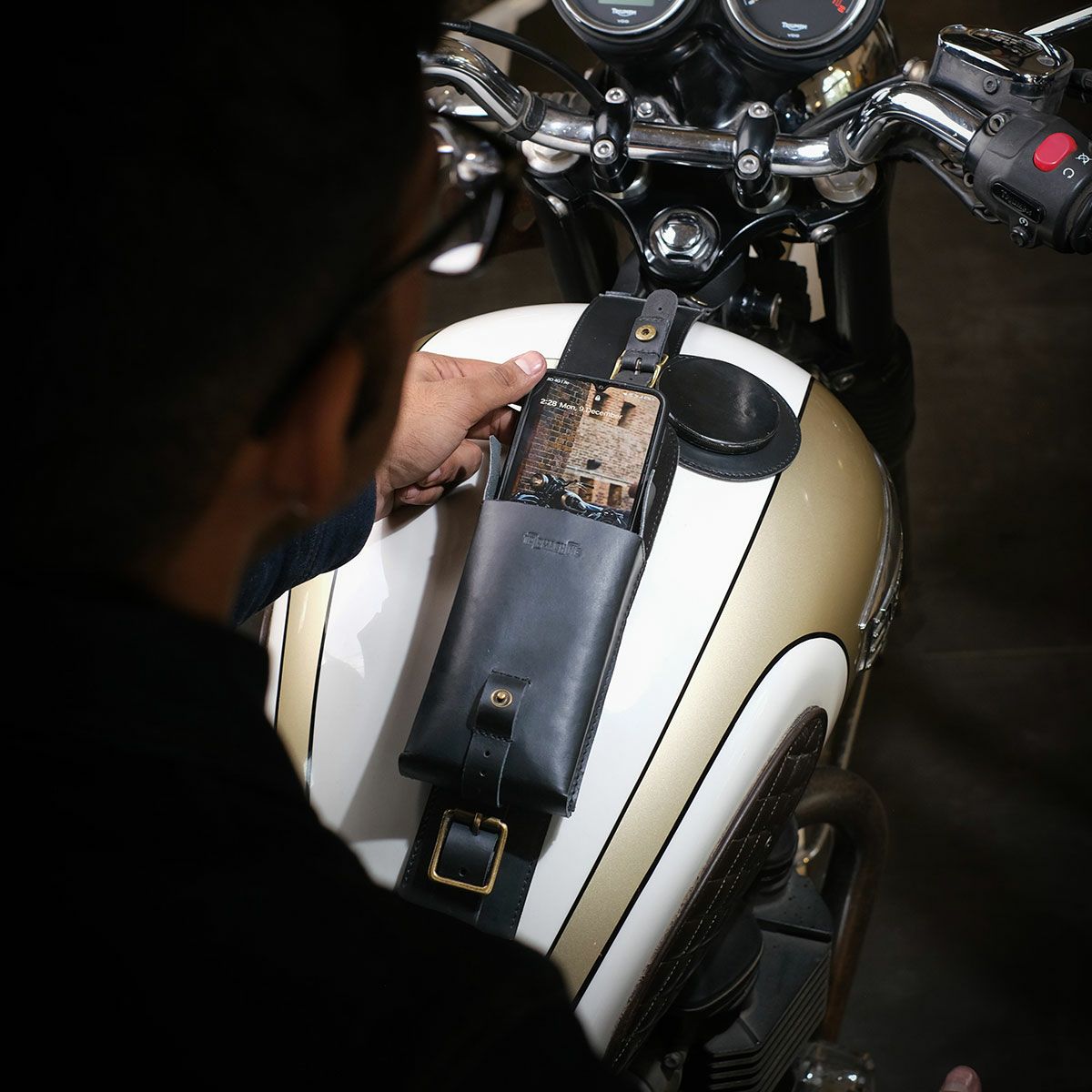 Trip Machine｜MOTO エクスクルーシブ ユーティリティポーチ｜その他バック｜ブラック｜使用イメージ