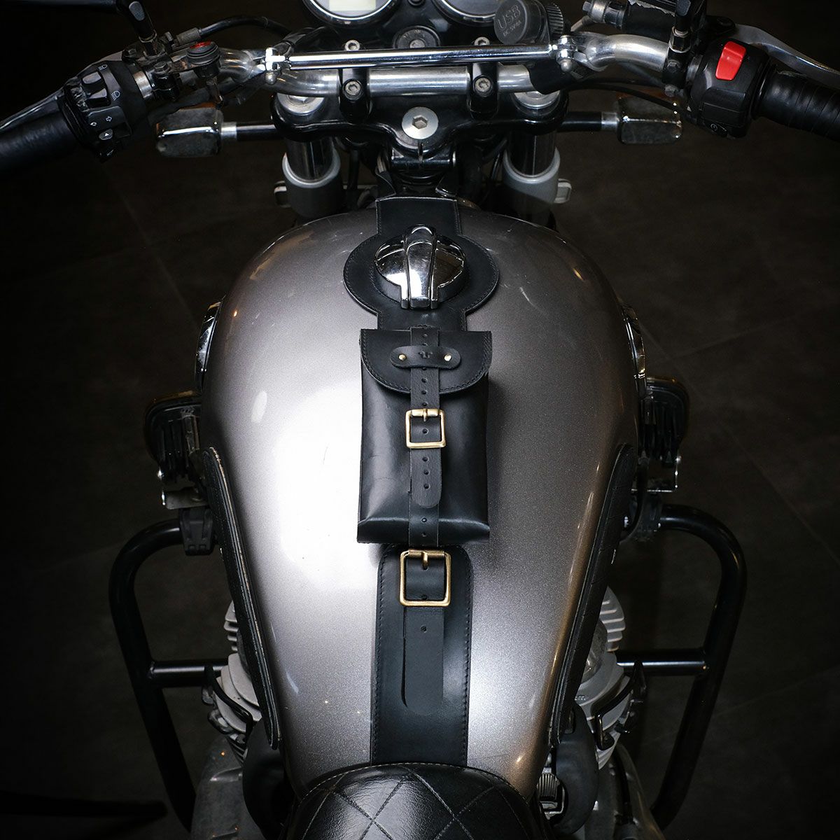 Trip Machine｜MOTO エクスクルーシブ ユーティリティポーチ｜その他バック｜ブラック｜使用イメージ