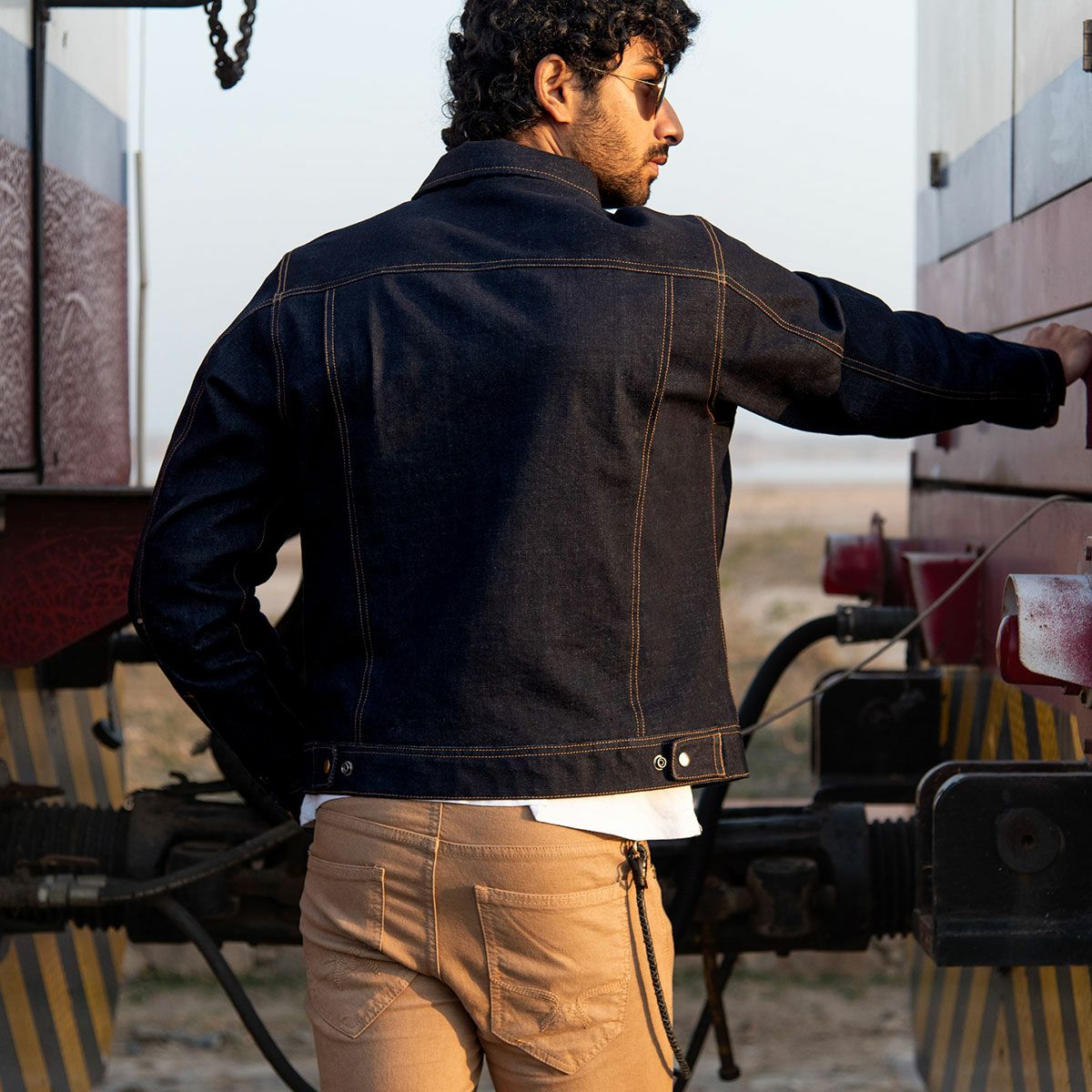 Trip Machine｜”ゼロ” デニム ライディングジャケット｜ファブリック｜インディゴ｜モデル着用