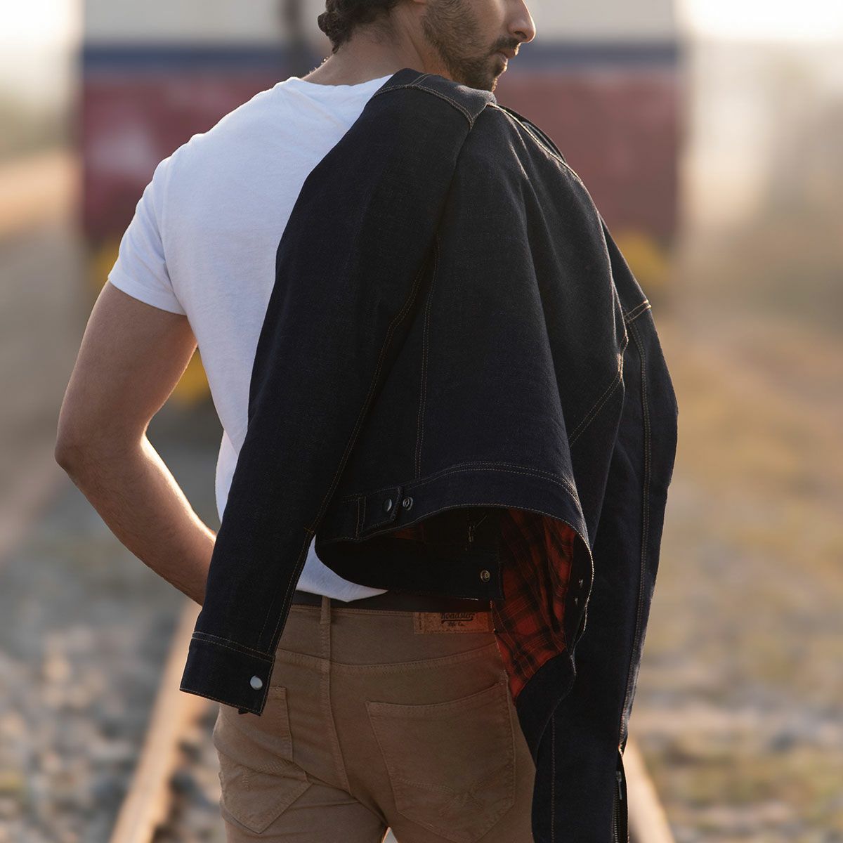 Trip Machine｜”ゼロ” デニム ライディングジャケット｜ファブリック｜インディゴ｜モデル着用