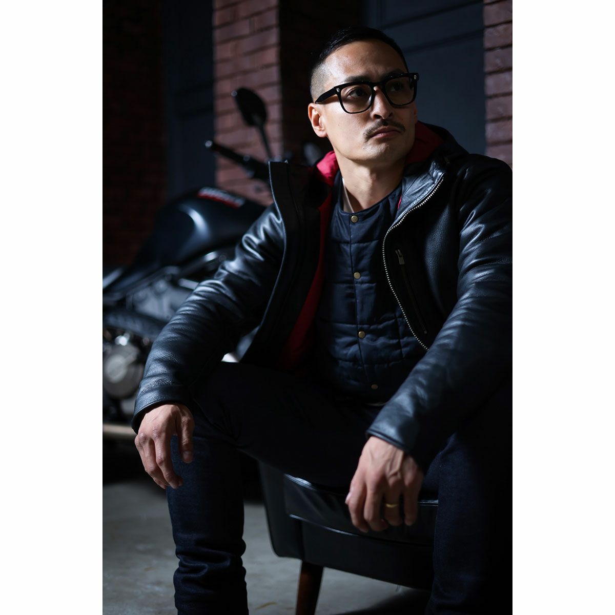 Dark｜防水レザーフードジャケット｜レザー｜ブラック｜モデル着用