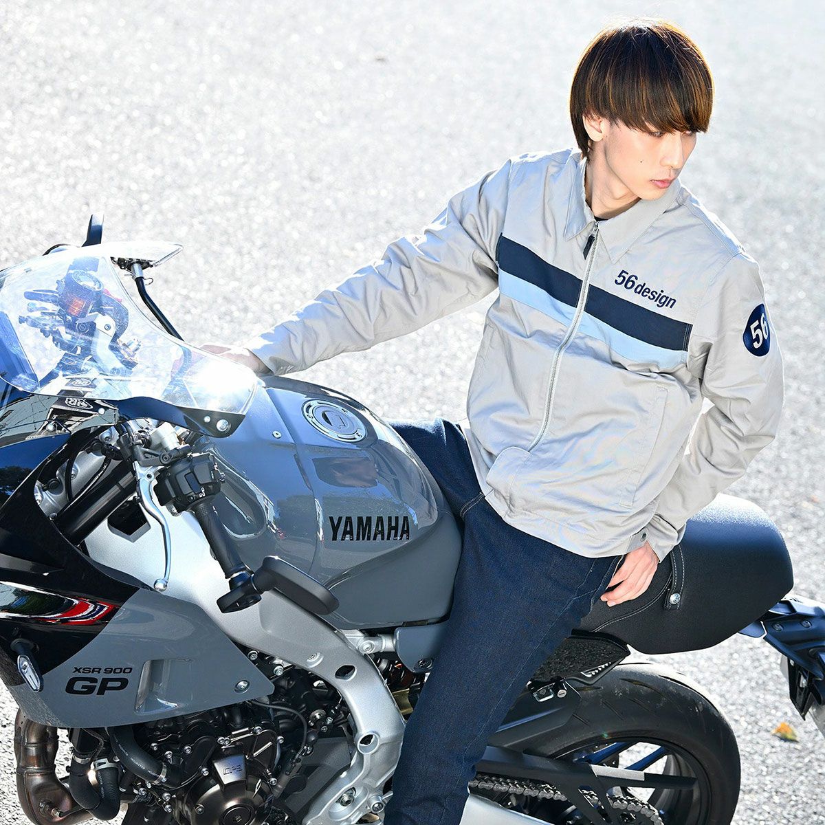 56design｜フィフティーズ ブルゾン｜ファブリックライトグレー｜モデル着用