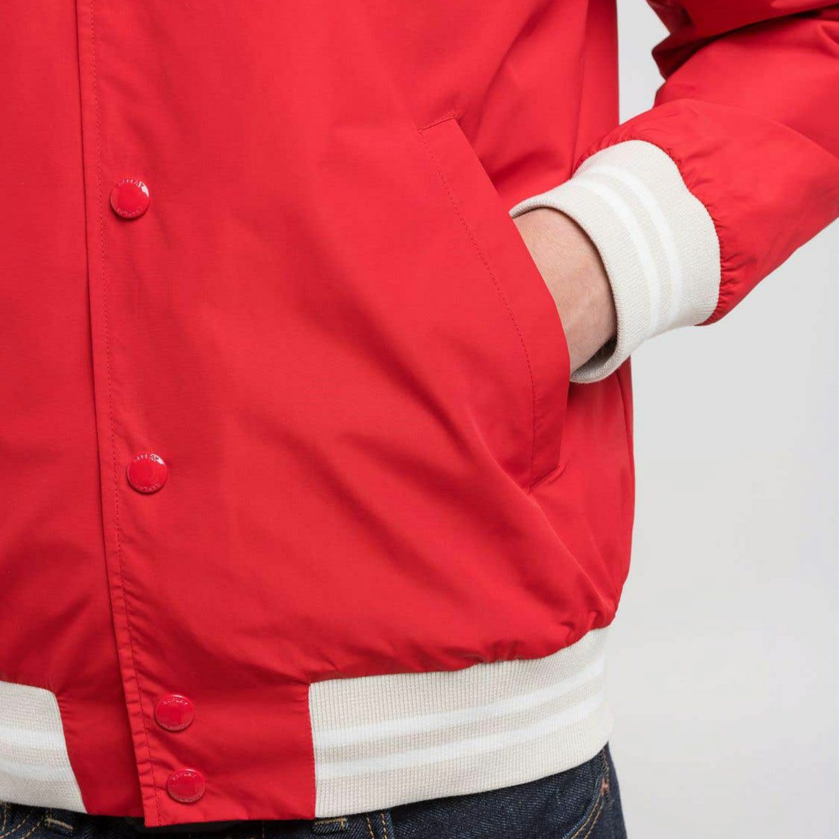 Replay｜バーシティ ボンバー ジャケット｜ファブリック｜インペリアルレッド｜モデル着用