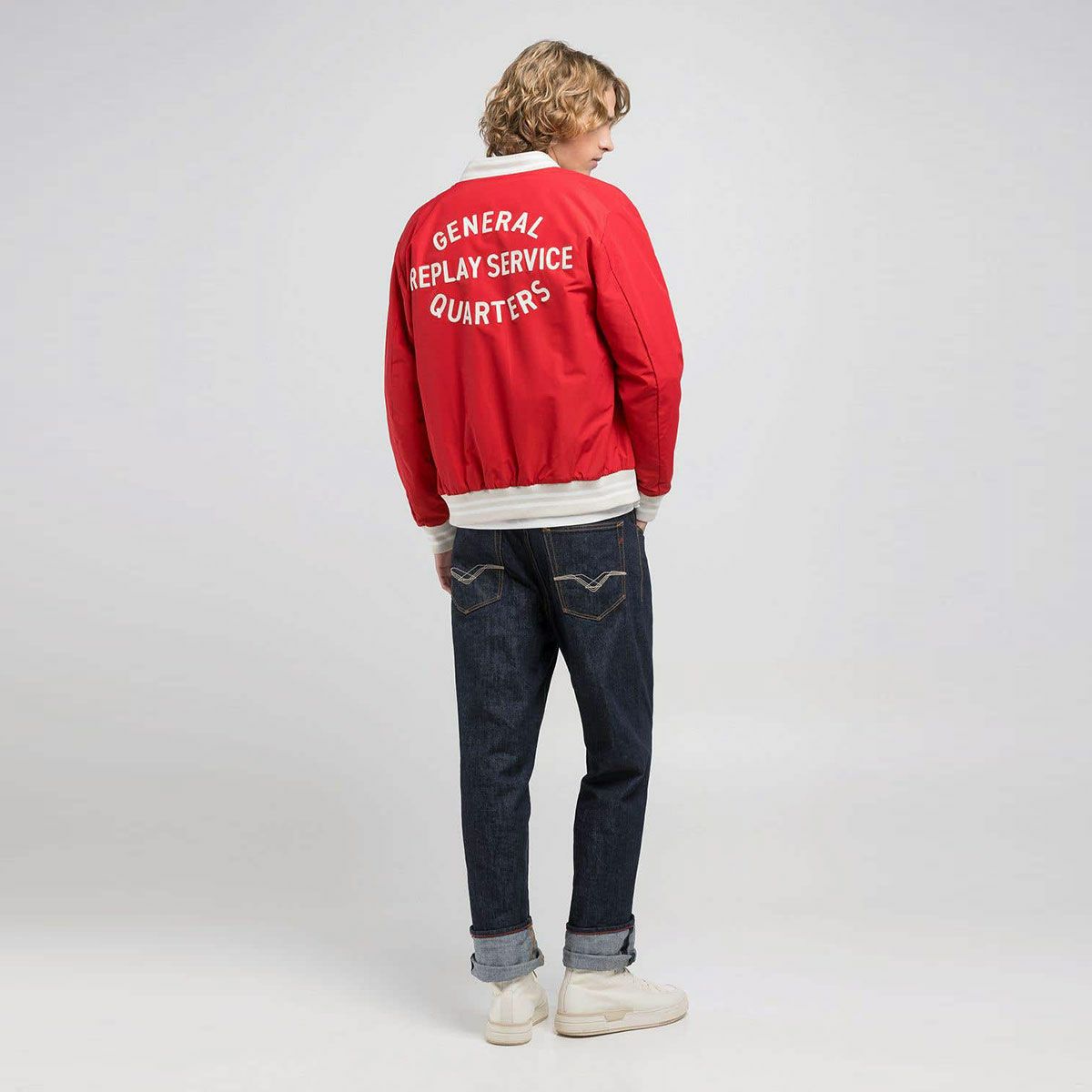 Replay｜バーシティ ボンバー ジャケット｜ファブリック｜インペリアルレッド｜モデル着用
