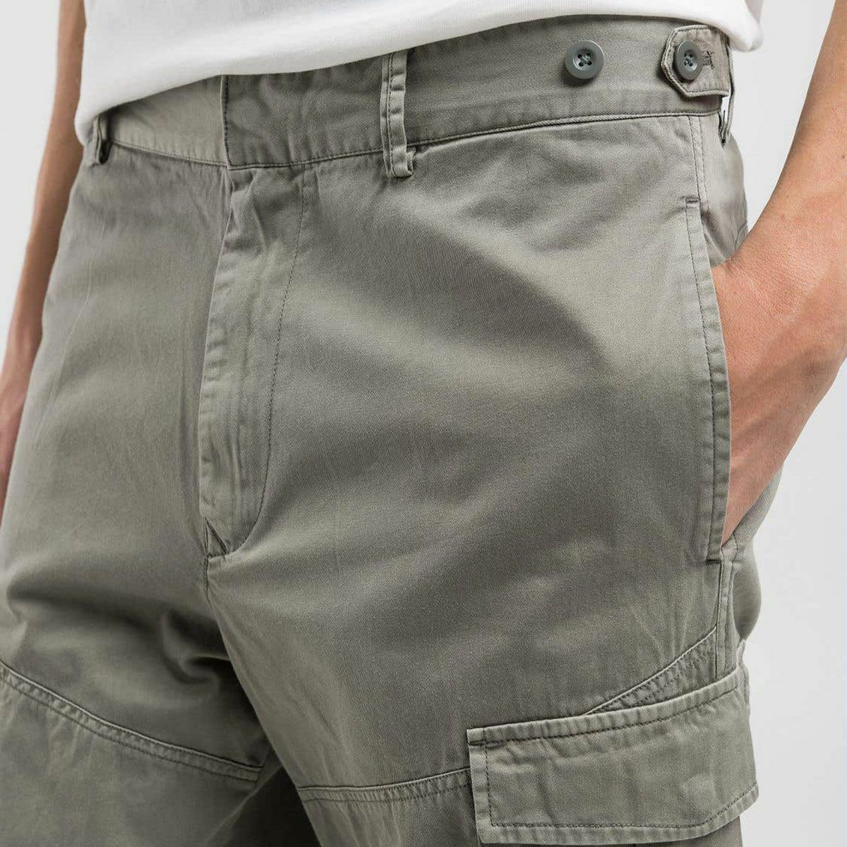 Replay｜ツイル カーゴ パンツ｜チノ・カーゴ｜グレーミリタリー｜モデル着用