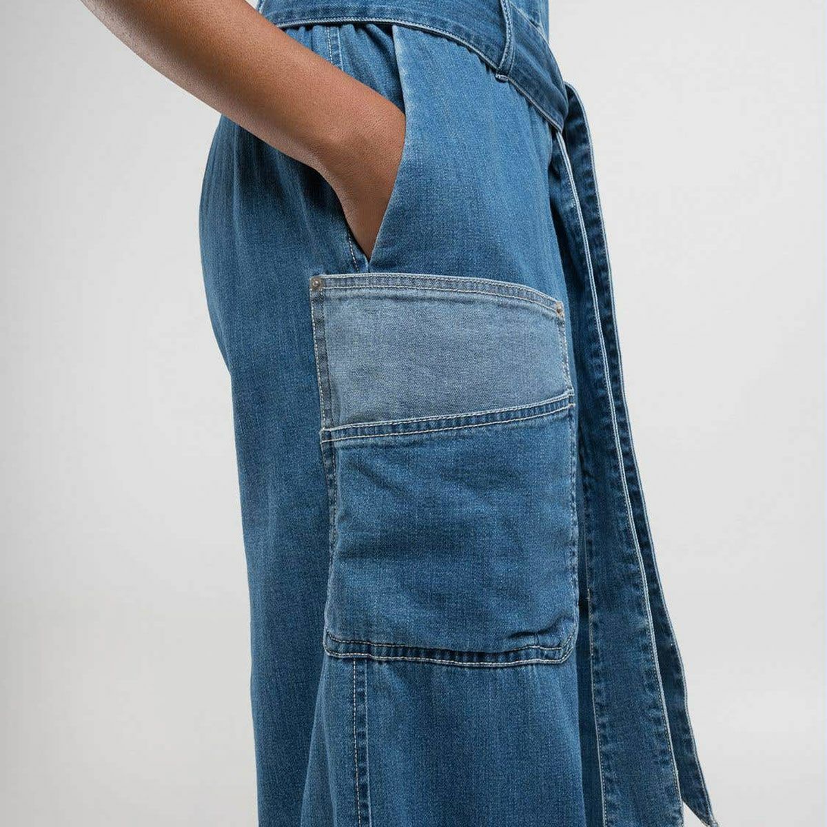 Replay｜リラックスフィット デニム ジャンプスーツ｜オーバーオール｜ミディアムブルー｜モデル着用