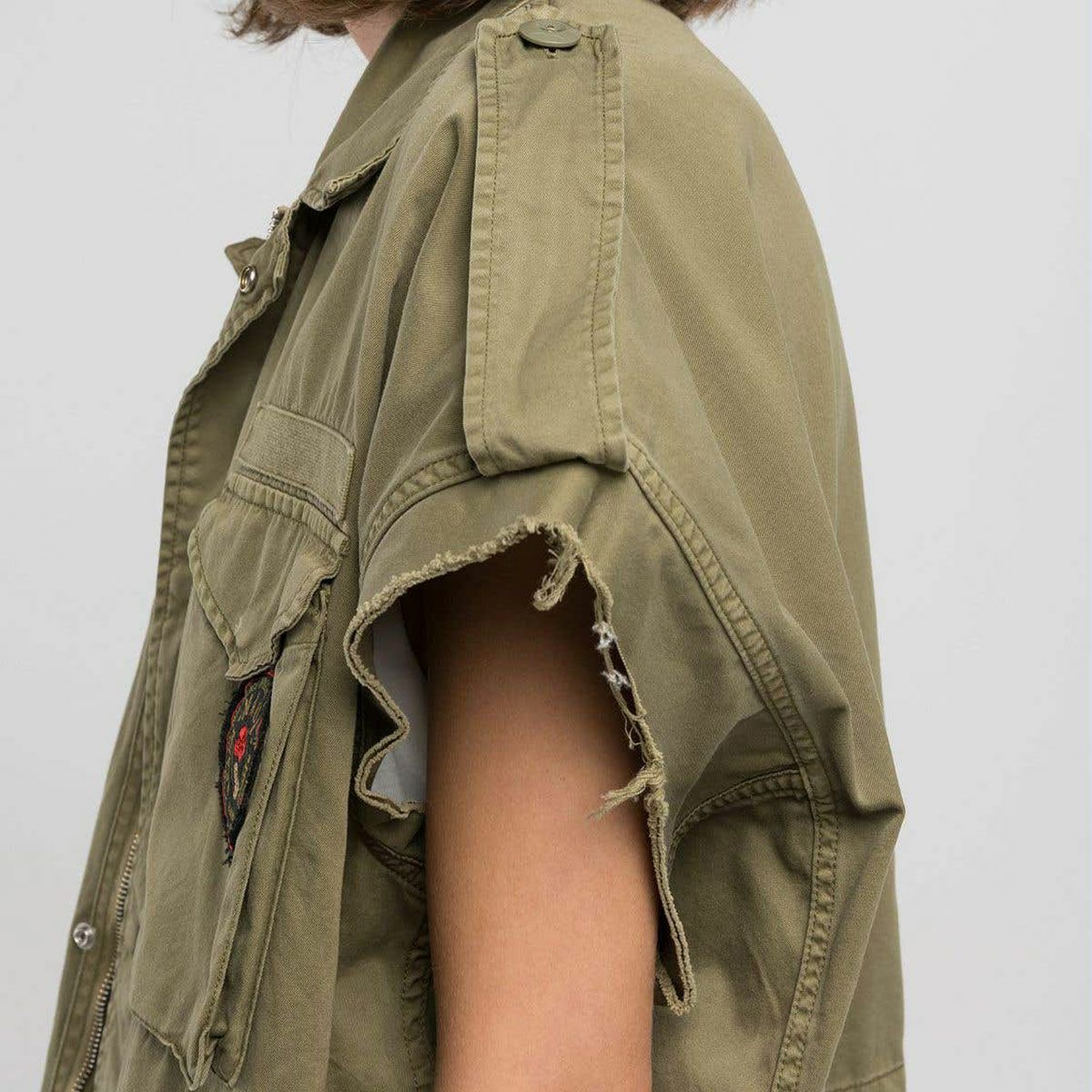 Replay｜ドローストリング ツイル シャツ｜ウィードグリーン｜モデル着用