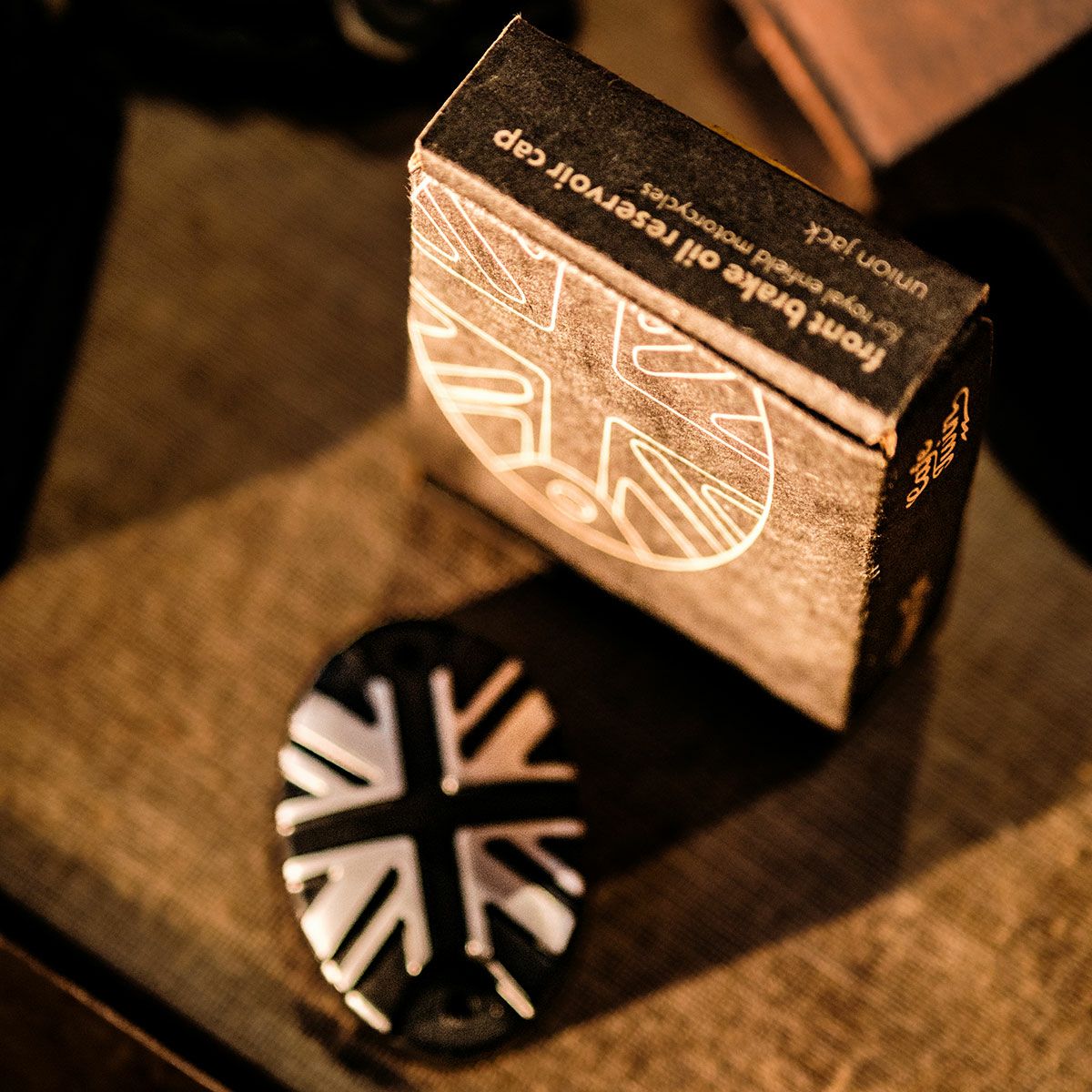 Trip Machine｜オイル リザーバー キャップ for ロイヤル・エンフィールド｜その他雑貨｜ブラック×シルバー｜使用イメージ