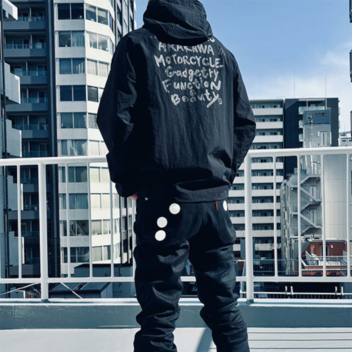 SHINICHIRO ARAKAWA｜ピアット 6A｜フーディ｜ブラック｜モデル着用