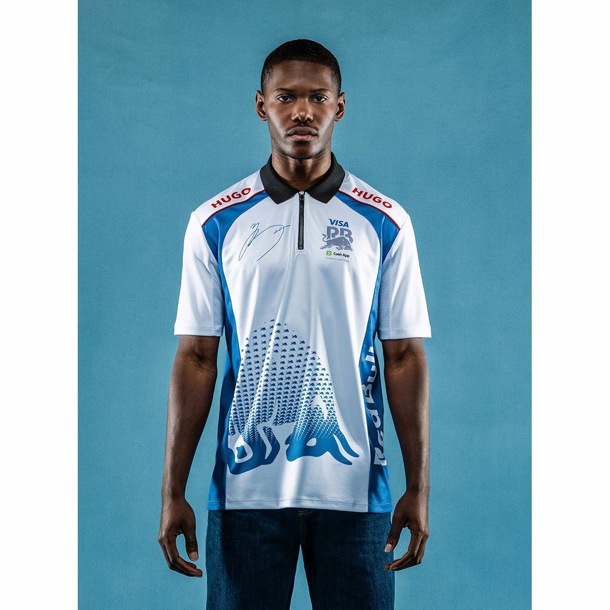 Racing Bulls｜レーシングブルズ F1 チーム 角田裕毅 ドライバーズ ポロシャツ 2025｜ホワイト｜モデル着用