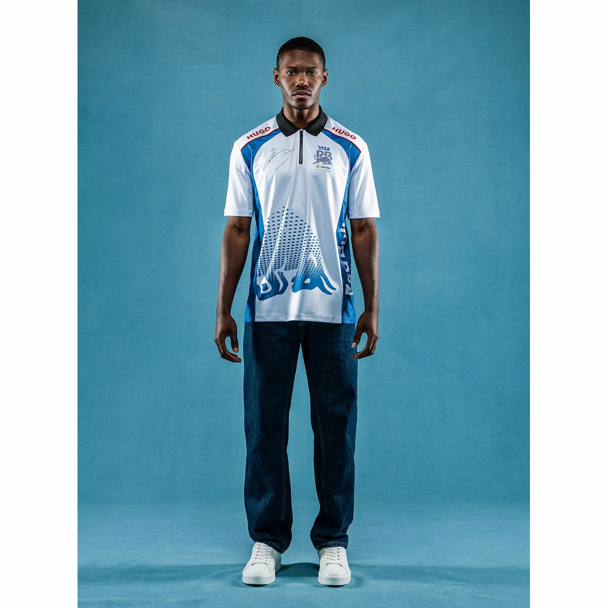 Racing Bulls｜レーシングブルズ F1 チーム 角田裕毅 ドライバーズ ポロシャツ 2025｜ホワイト｜モデル着用