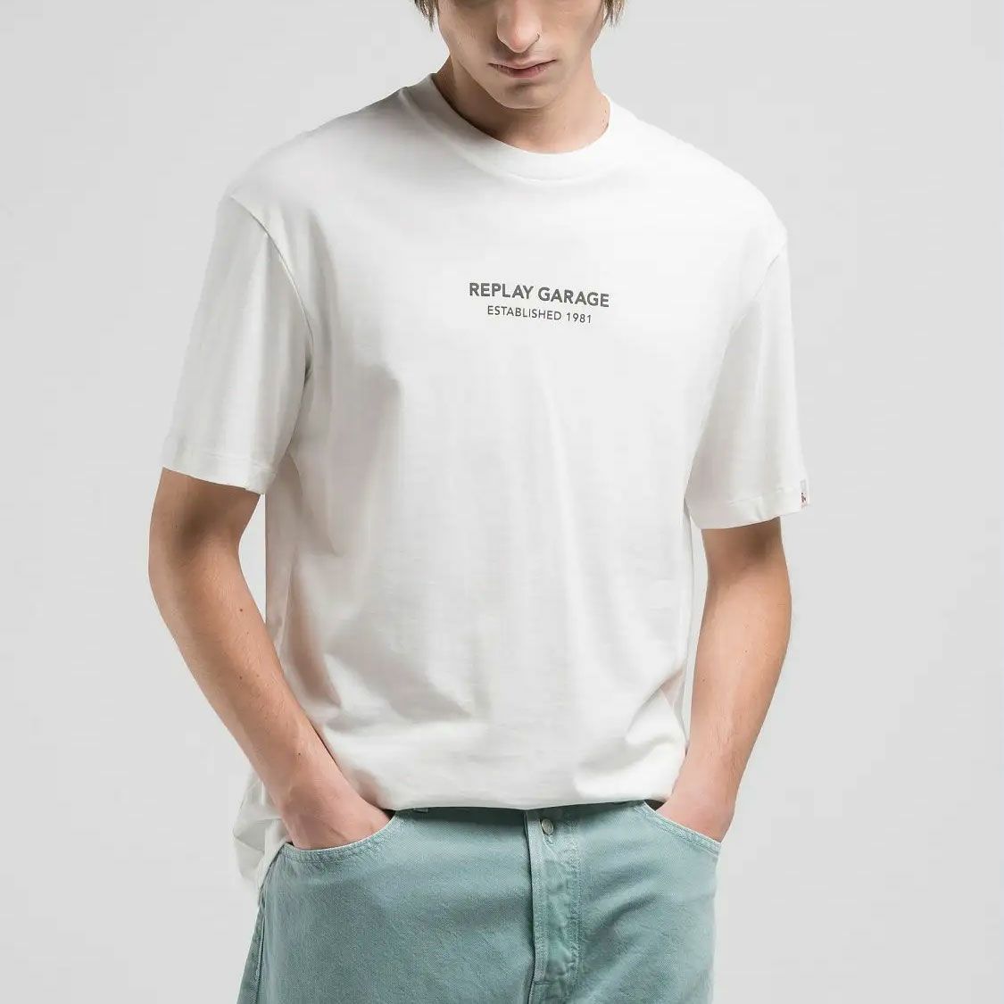 Replay｜リラックスフィット プリント Tシャツ｜ナチュラルホワイト｜モデル着用