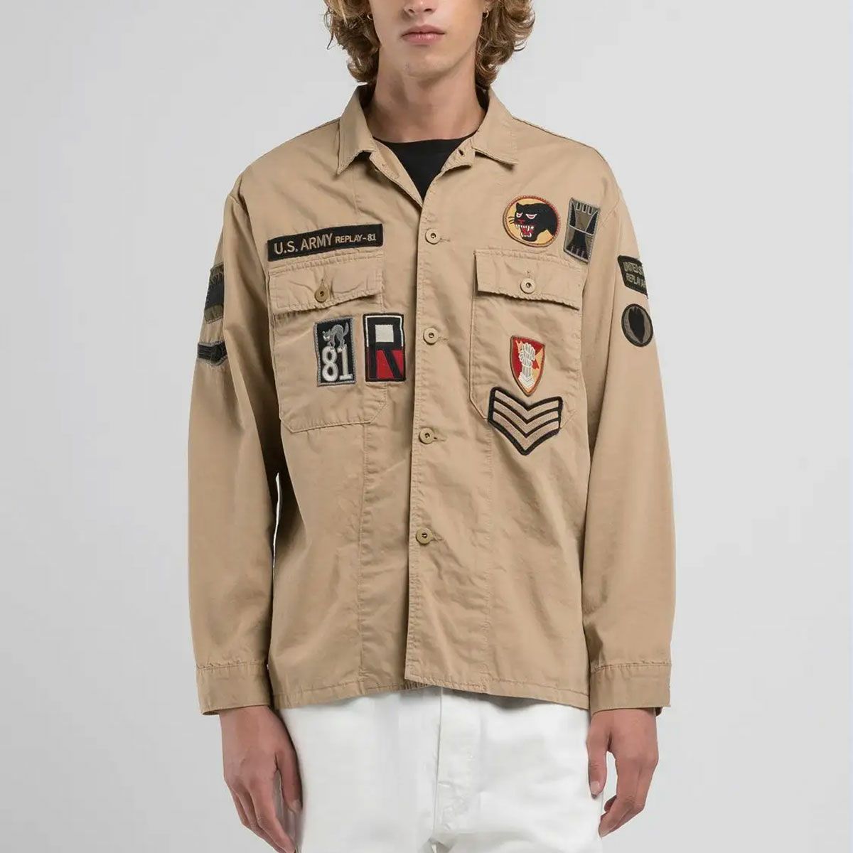 Replay｜ワッペン シャツジャケット｜ファブリック｜カーキ｜モデル着用