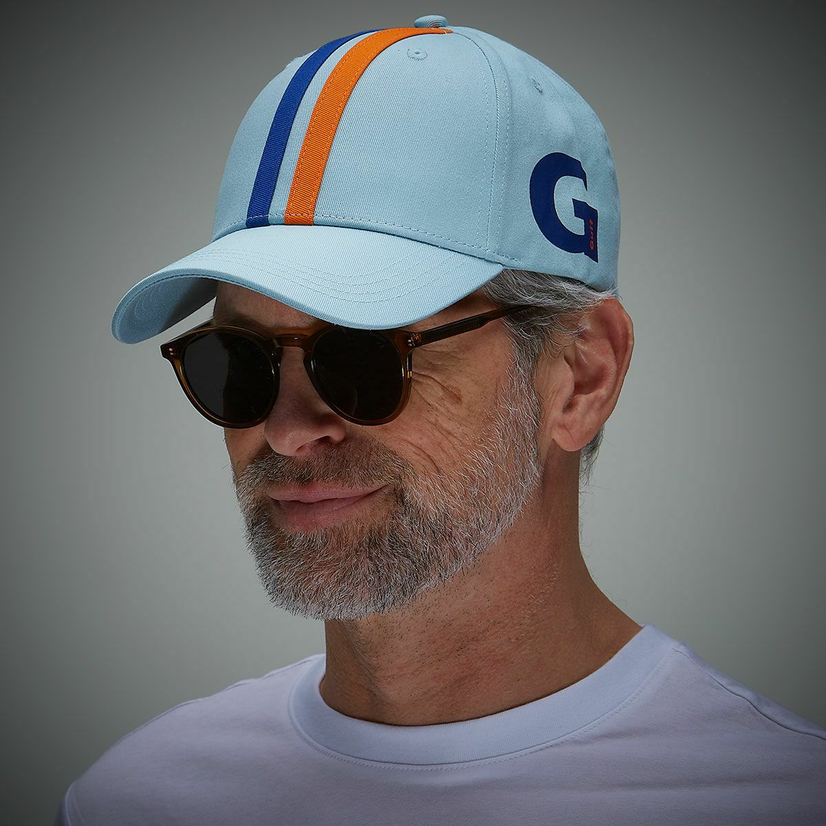 GULF｜ガルフ ストライプ キャップ (サイドプリント)｜帽子｜ライトブルー｜モデル着用